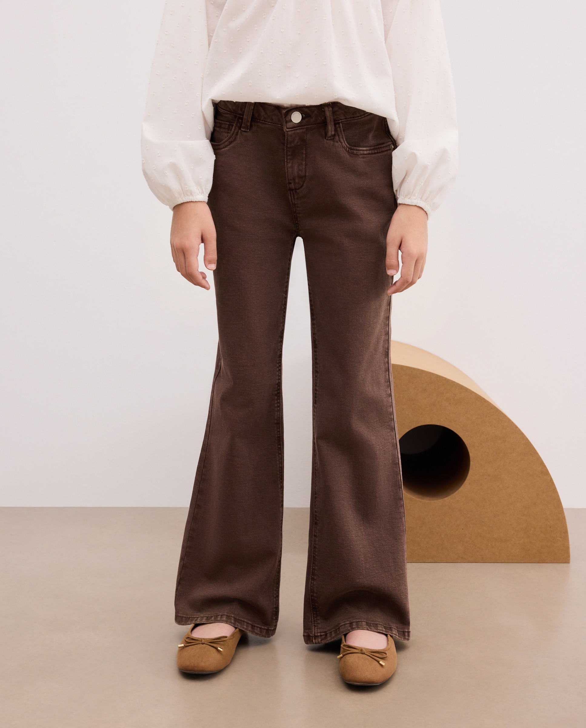 Pantalón sarga liso con estampado de estrella en bolsillos traseros de niña - Kids El Corte Inglés - Chocolate Chocolate-2