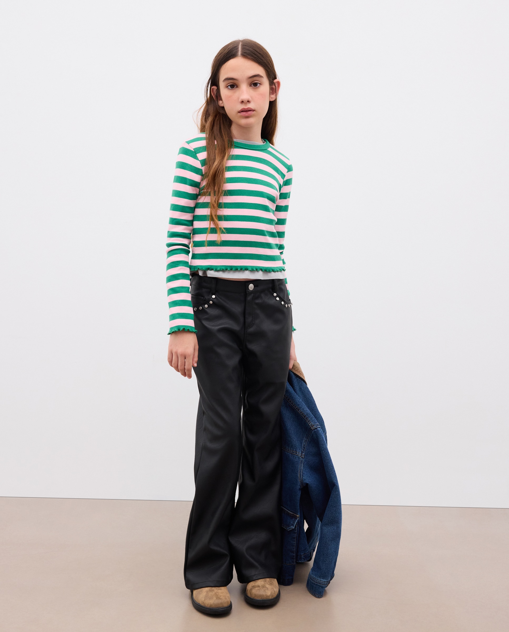 Pantalón polipiel bootcut con tachas en bolsillos delanteros de niña - Kids El Corte Inglés - Negro Negro-1