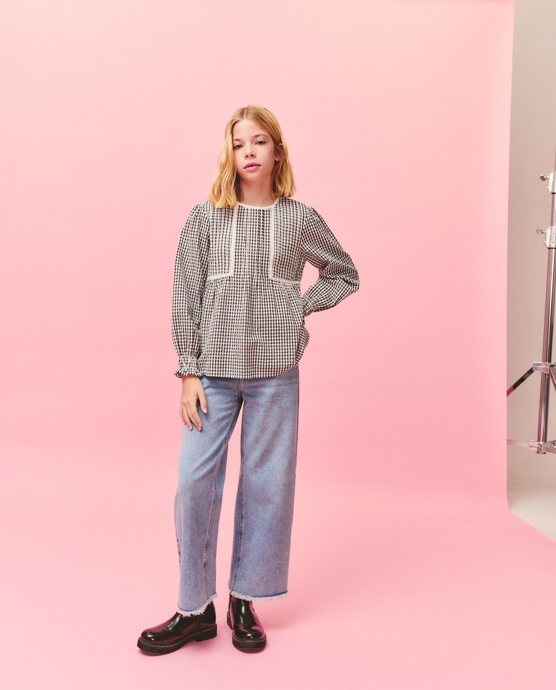 Pantalón denim wide leg parche estrella bolsillo trasero de niña - Kids El Corte Inglés - Gris Gris-1