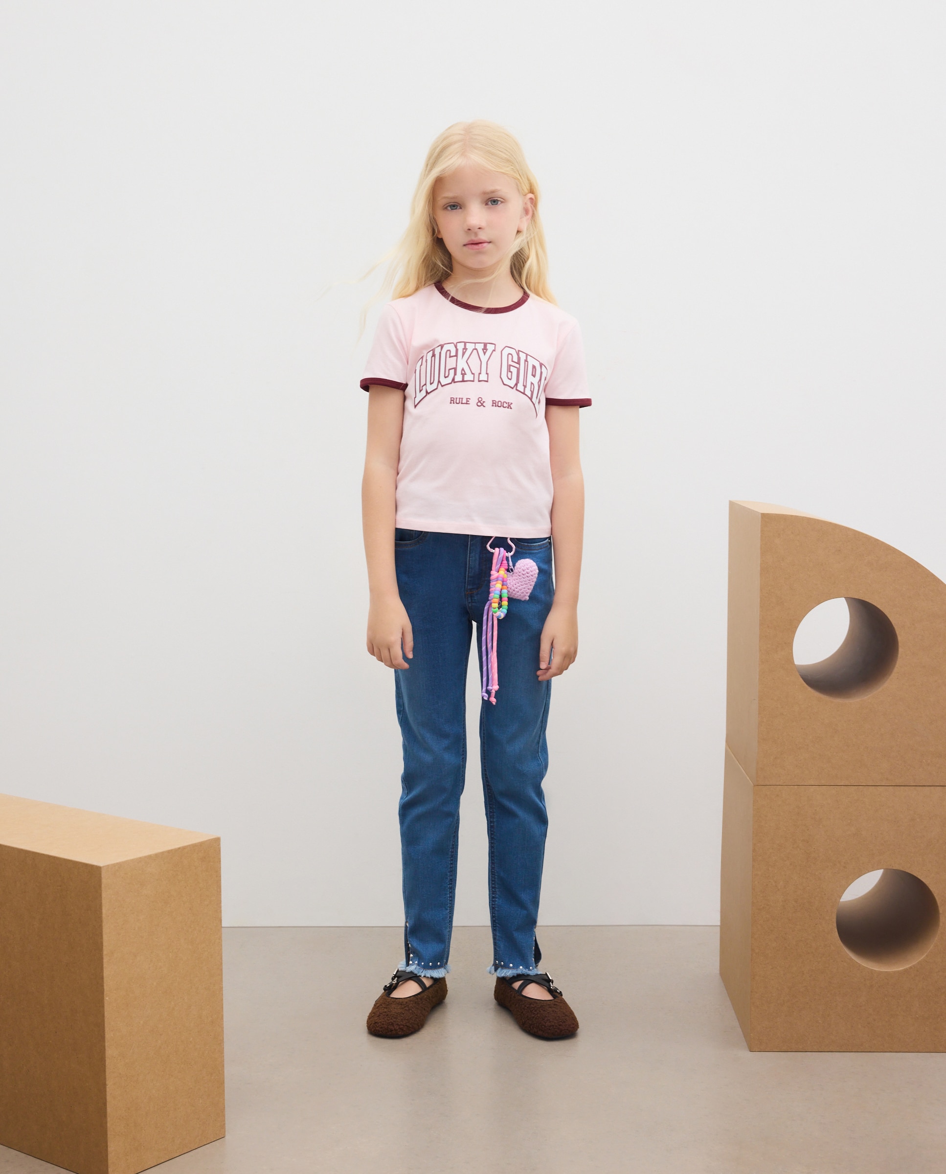 Pantalón denim slim fit con abertura en bajo y detalla de tachas de niña - Kids El Corte Inglés - Azul pálido Azul pálido-1