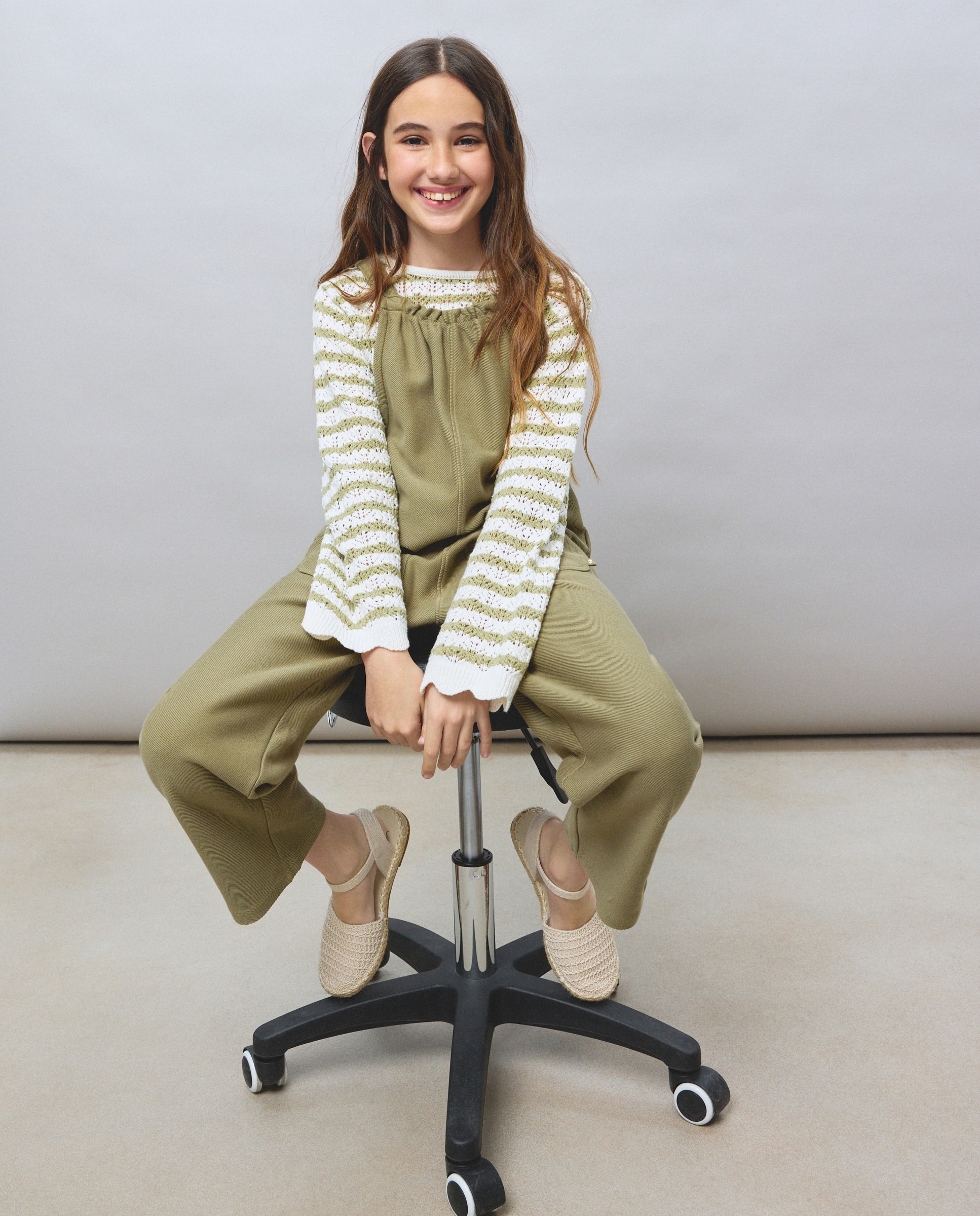 Peto largo felpa con textura sarga bolsillos plastón de niña - Kids El Corte Inglés - 520 Kaki 520 Kaki-2