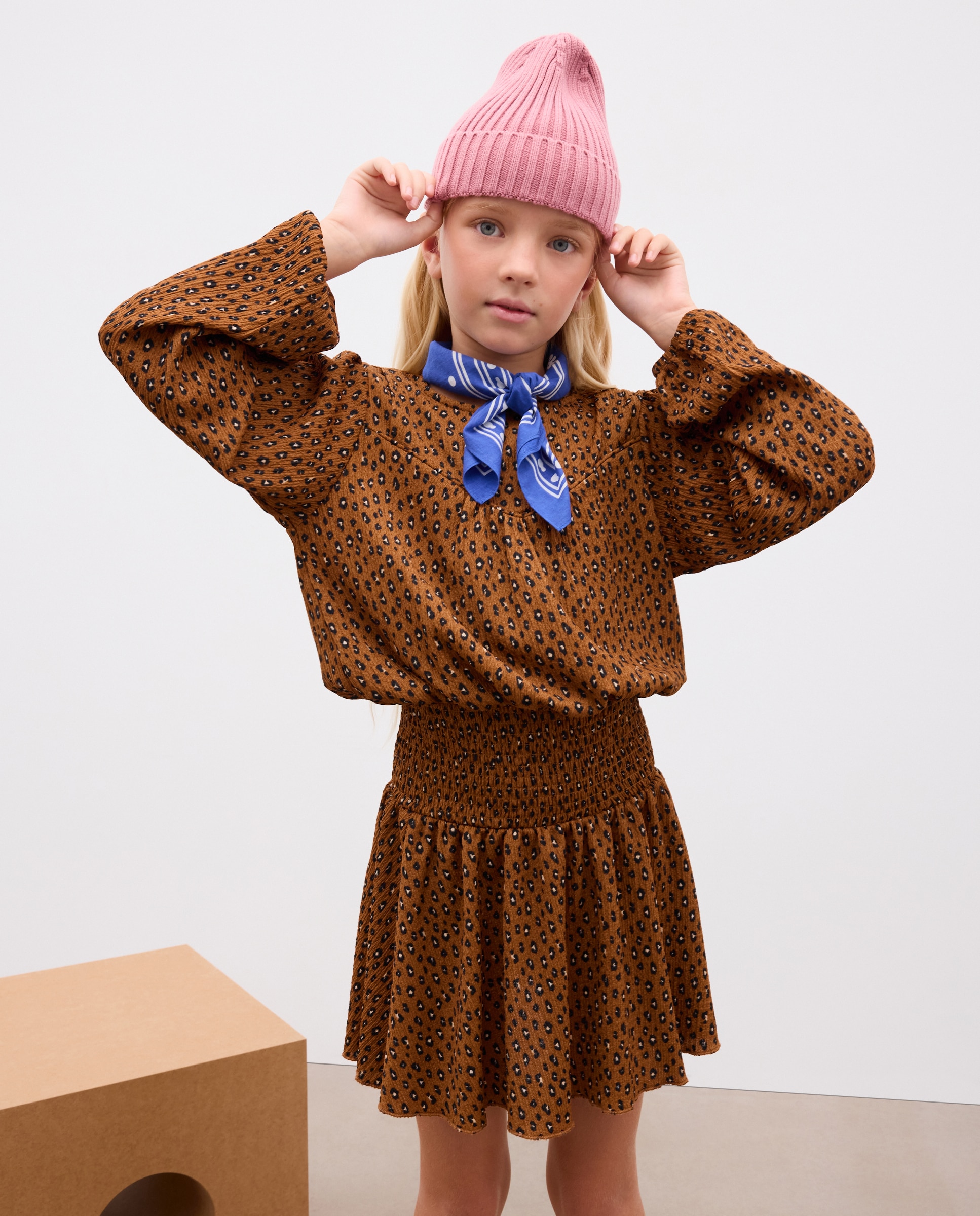 Vestido de Manga Comprida com Elásticos na Cintura e Peitilho em Bico com Animal Print Camel-2