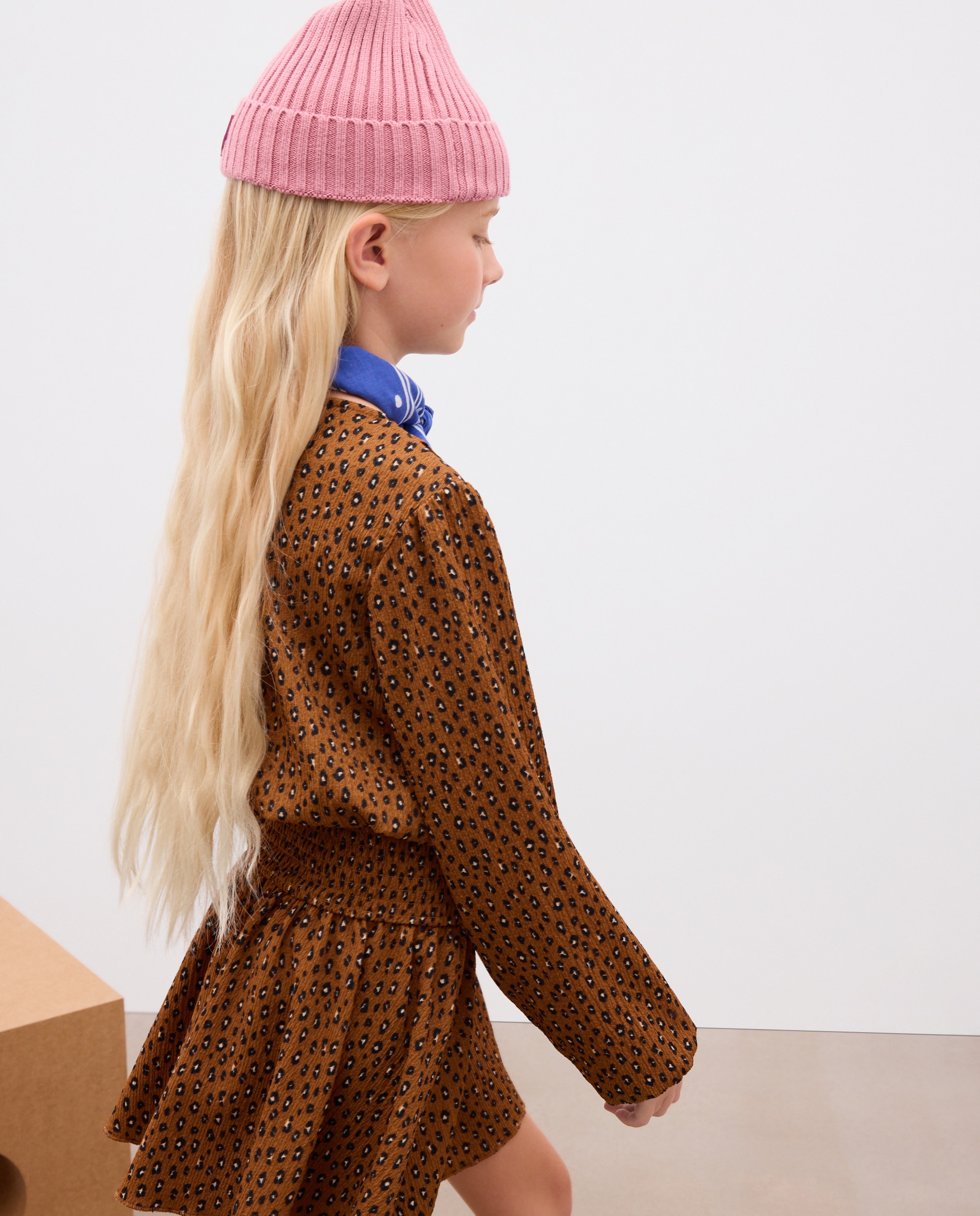 Vestido de Manga Comprida com Elásticos na Cintura e Peitilho em Bico com Animal Print Camel-3