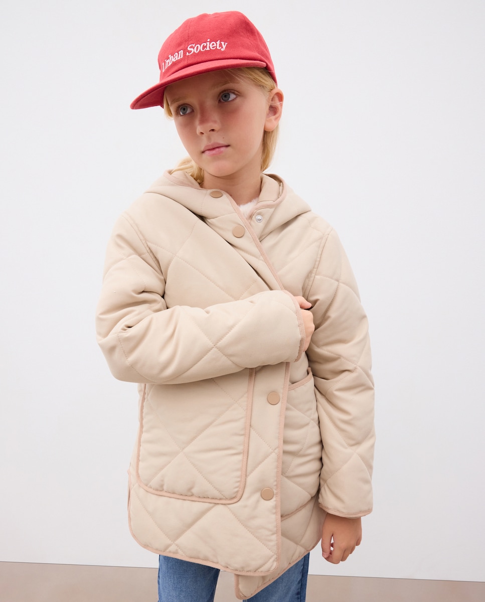 Imagen 0 de Plumífero acolchado diamond con bolsillos grandes y pipping de niña Beige