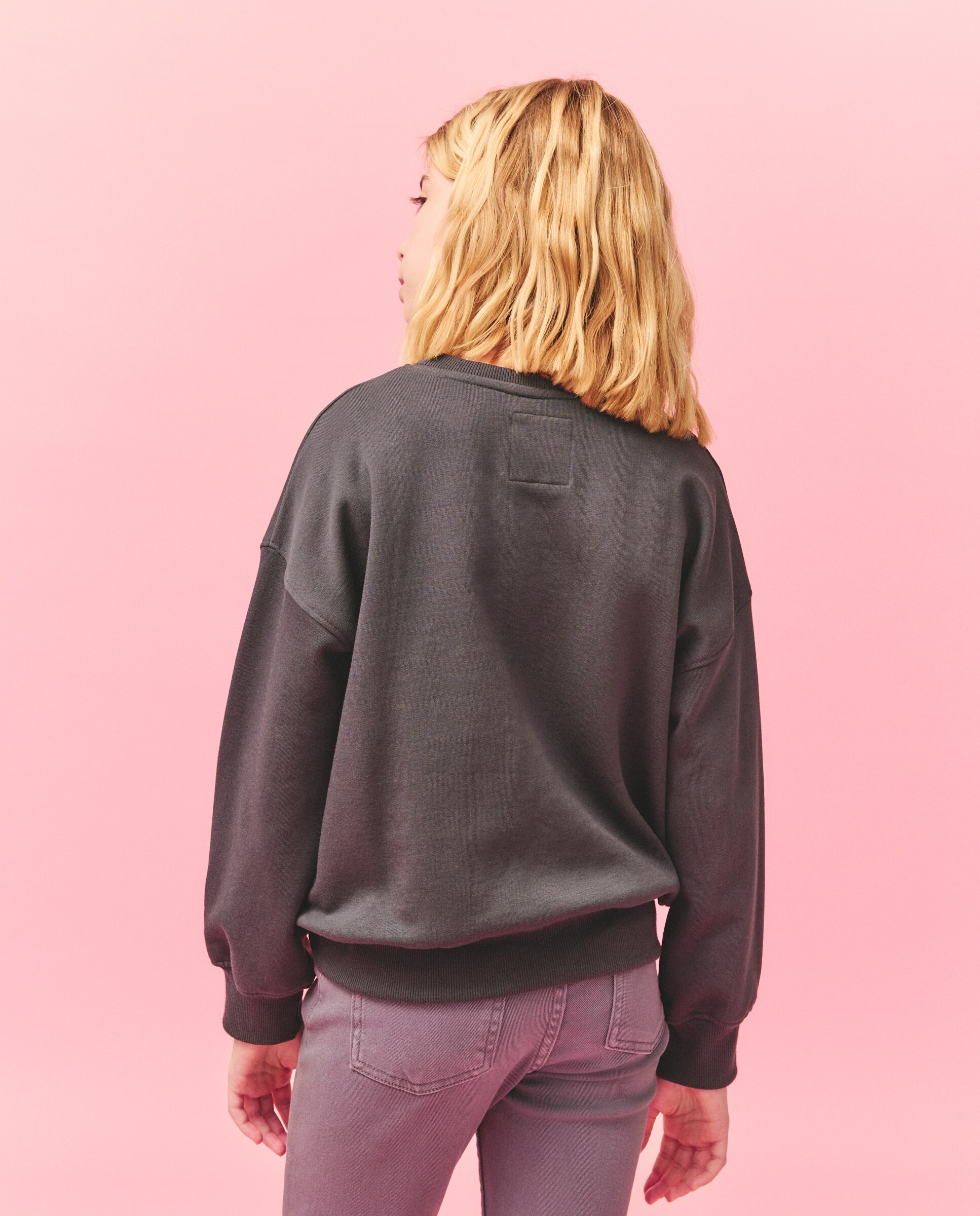 Sweatshirt de Decote Redondo com Estampado Posicional Snoopy Smiley e Lantejoulas Reversíveis Kids El Corte Inglés 830 Antracite-3