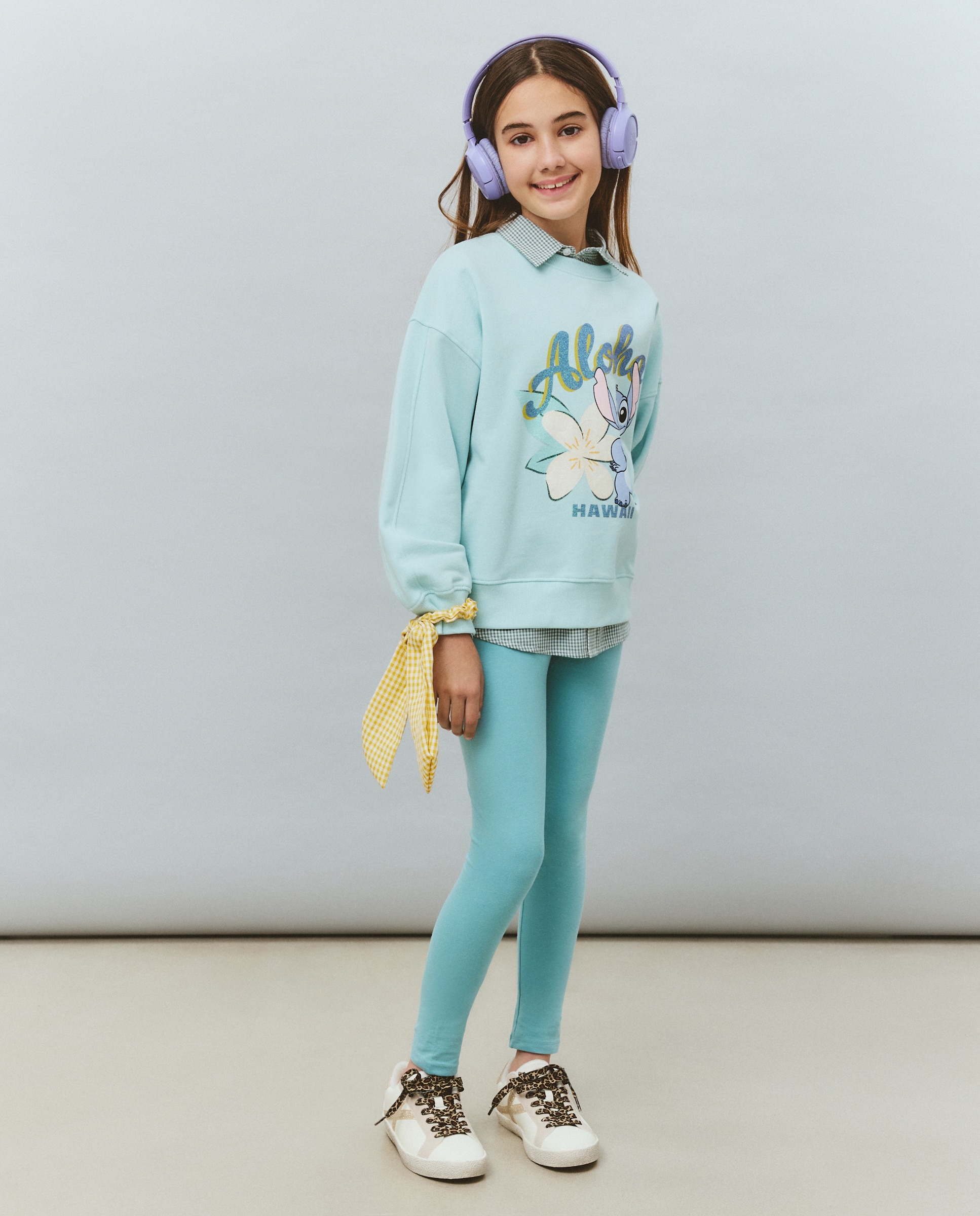 Sweatshirt de Decote Redondo com Estampado Posicional Stitch Aloha com Glitter 582 Verde Água-2