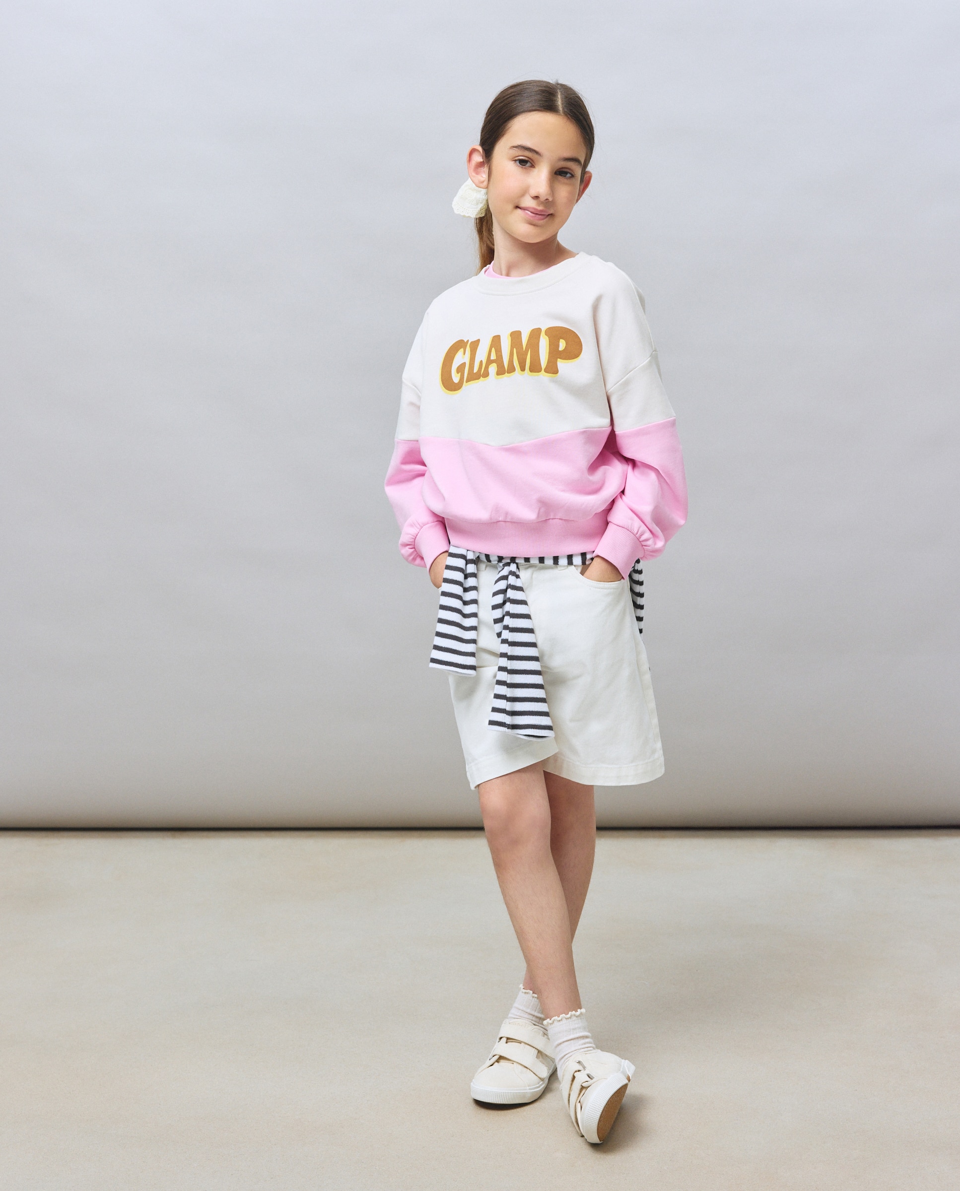 Imagem 0 de Sweatshirt com Estampado Color Block e Estampado à Frente