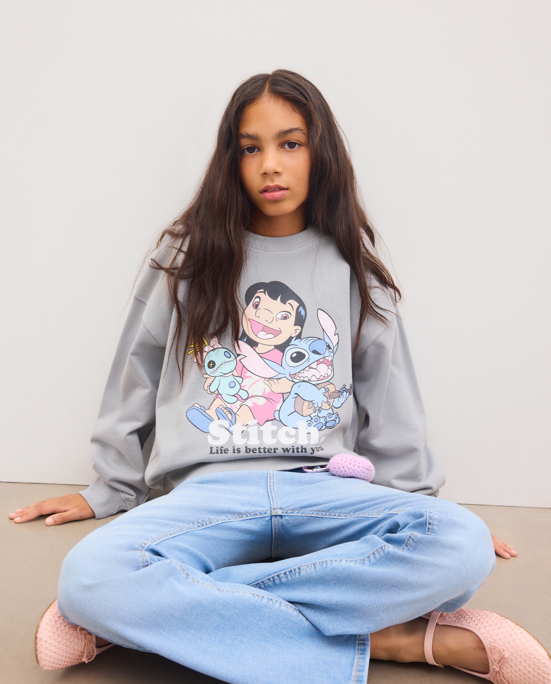 Imagem 0 de Sweatshirt com Decote Redondo e Estampado Posicional de Fantasia Lilo&Stitch
