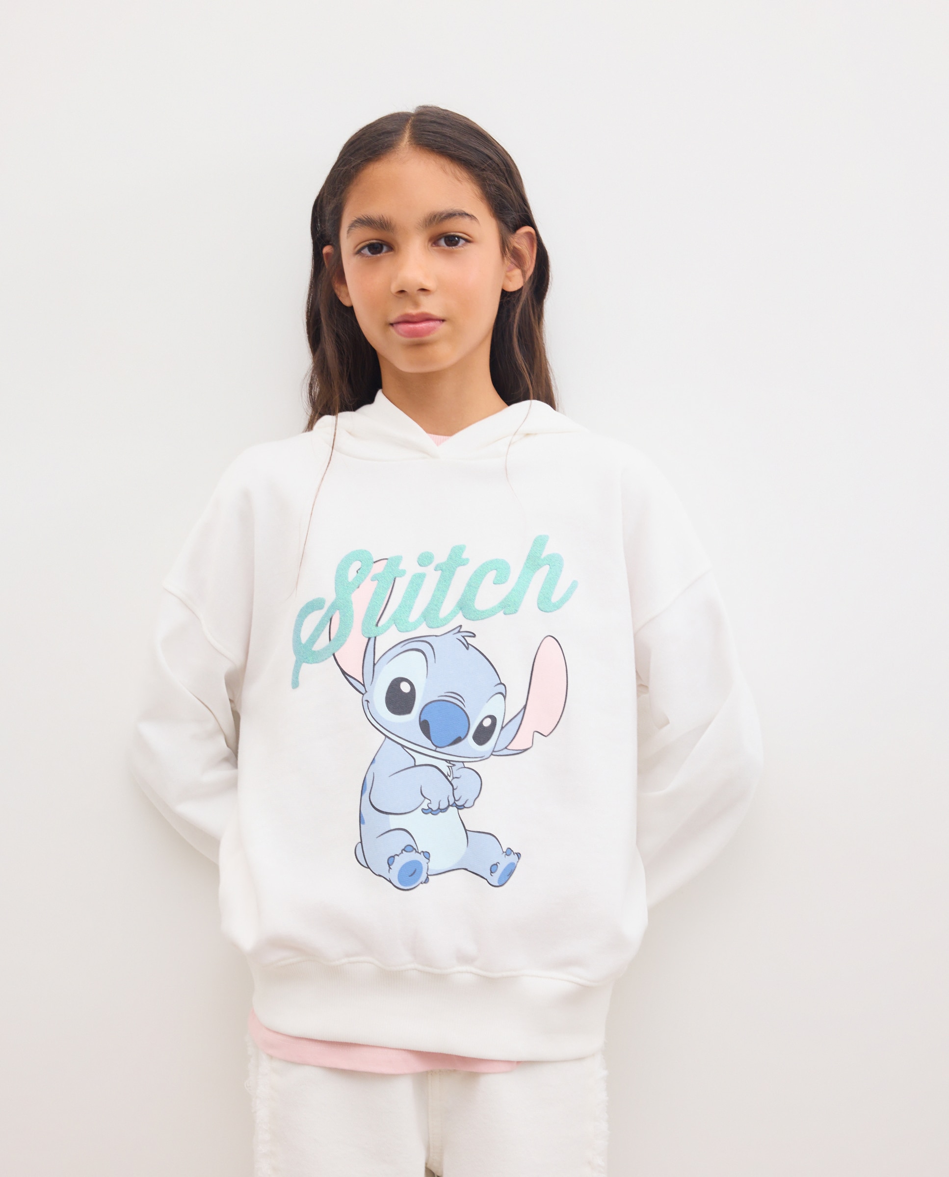 Sweatshirt com Capuz e Estampado Posicional de Fantasia Lilo&Stitch Branco-2