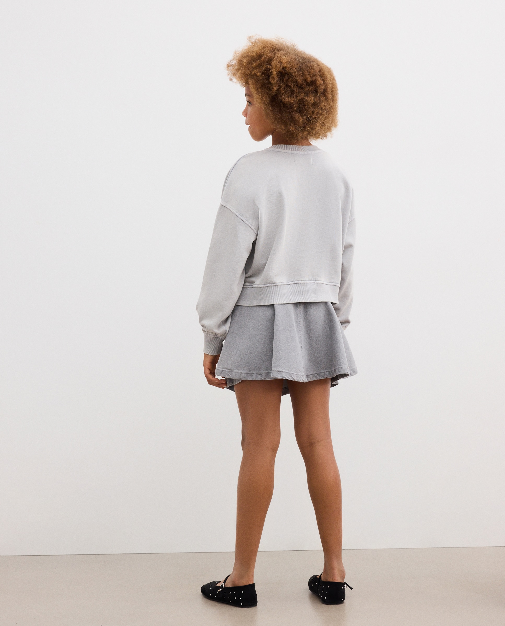Imagen 3 de Sudadera de niña cuello caja print posicional con studs - Kids El Corte Inglés - Gris claro Gris claro