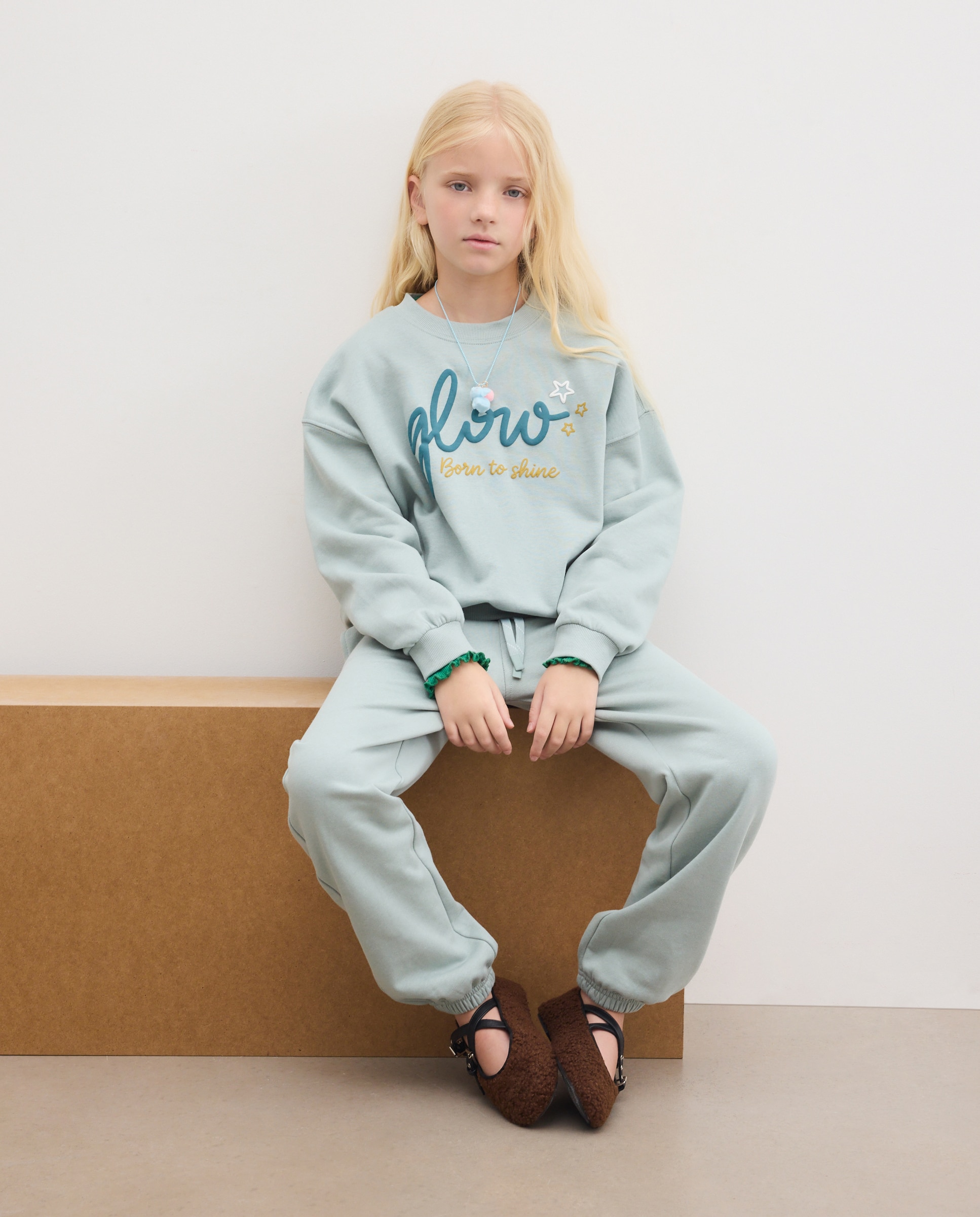 Sudadera felpa cuello caja básica con posicional puff print "corazón" de niña - Kids El Corte Inglés - Verde Verde-2