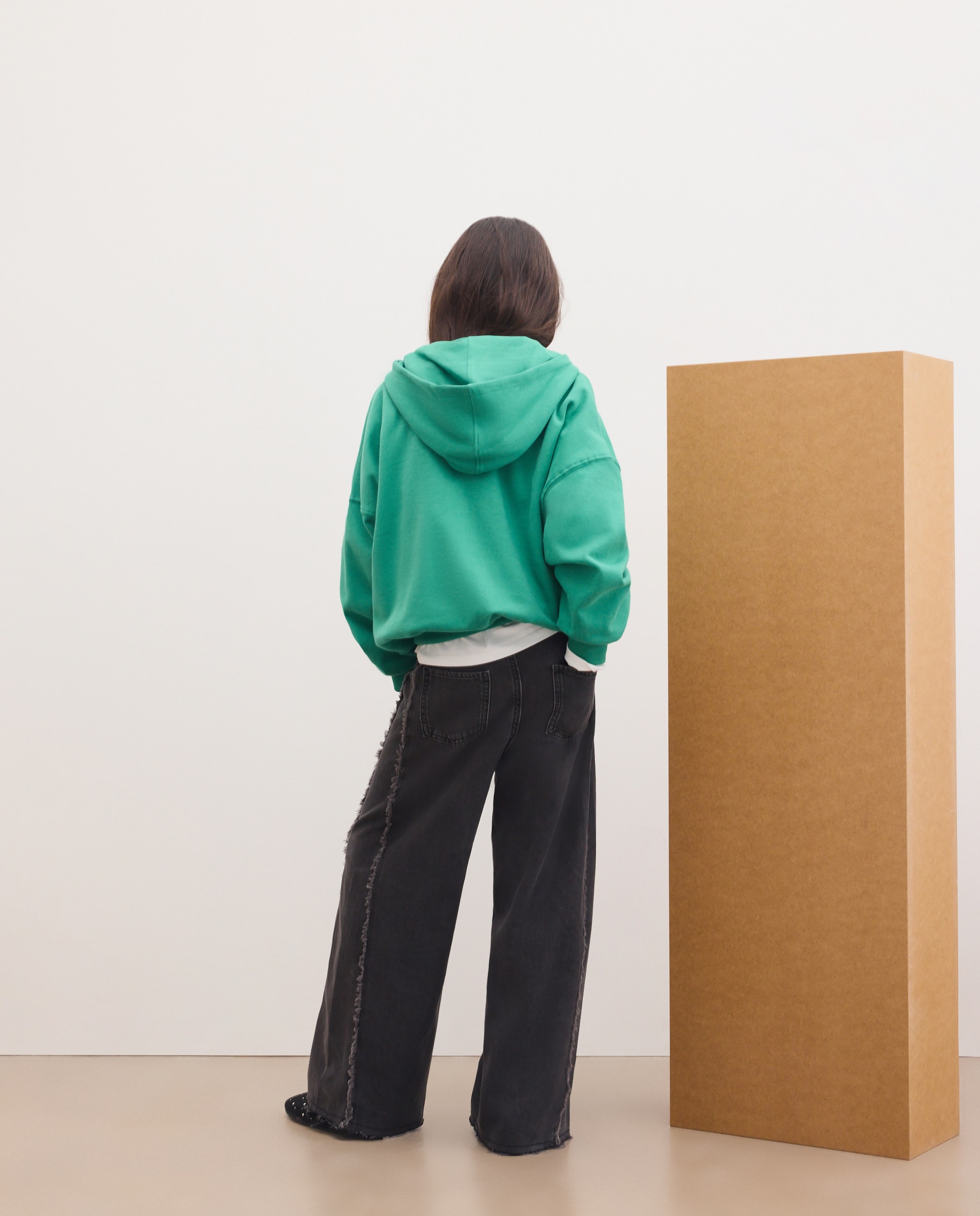 Sweatshirt Fechada com Capuz Oversize e com Estampado Posicional Varsity Bordado Verde-4