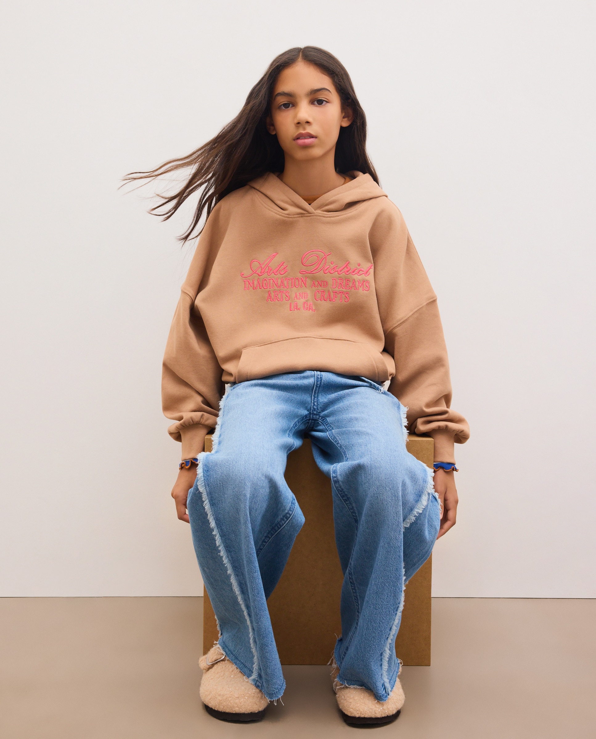 Imagem 0 de Sweatshirt Fechada com Capuz Oversize e com Estampado Posicional Varsity Bordado