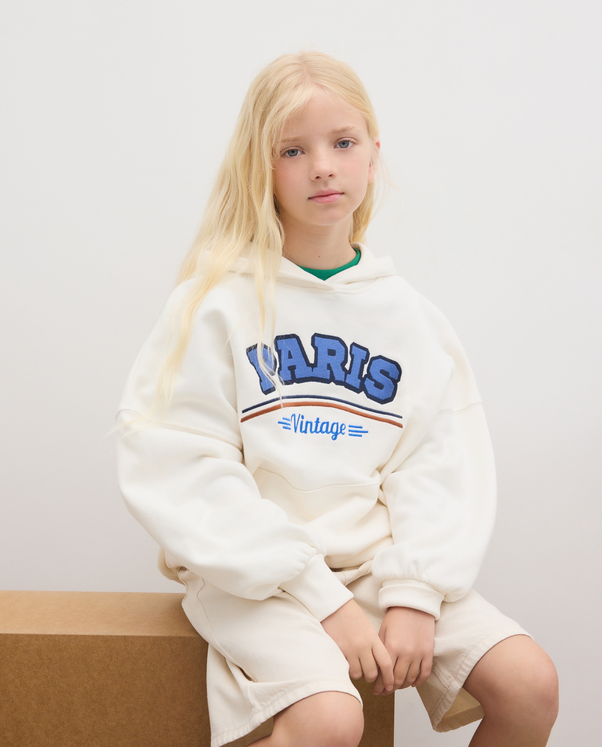 Imagem 0 de Sweatshirt Fechada com Capuz Oversize e com Estampado Posicional Varsity Bordado