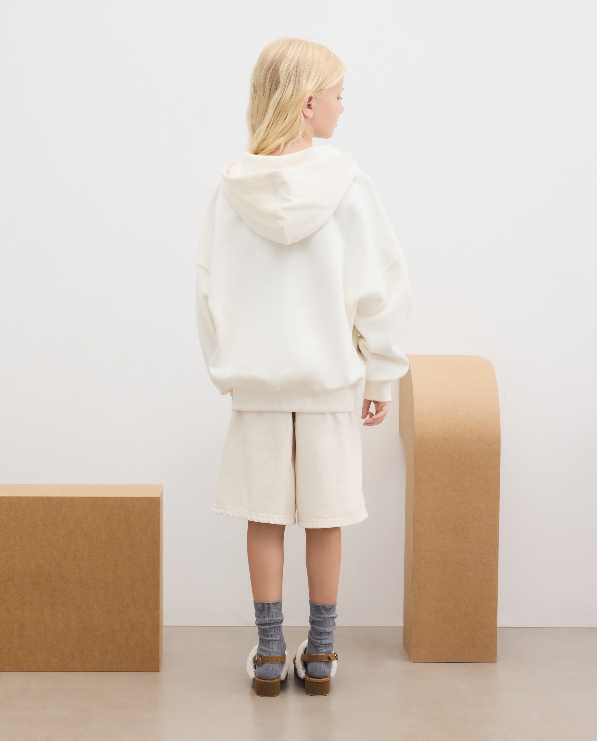 Sweatshirt Fechada com Capuz Oversize e com Estampado Posicional Varsity Bordado Branco-3