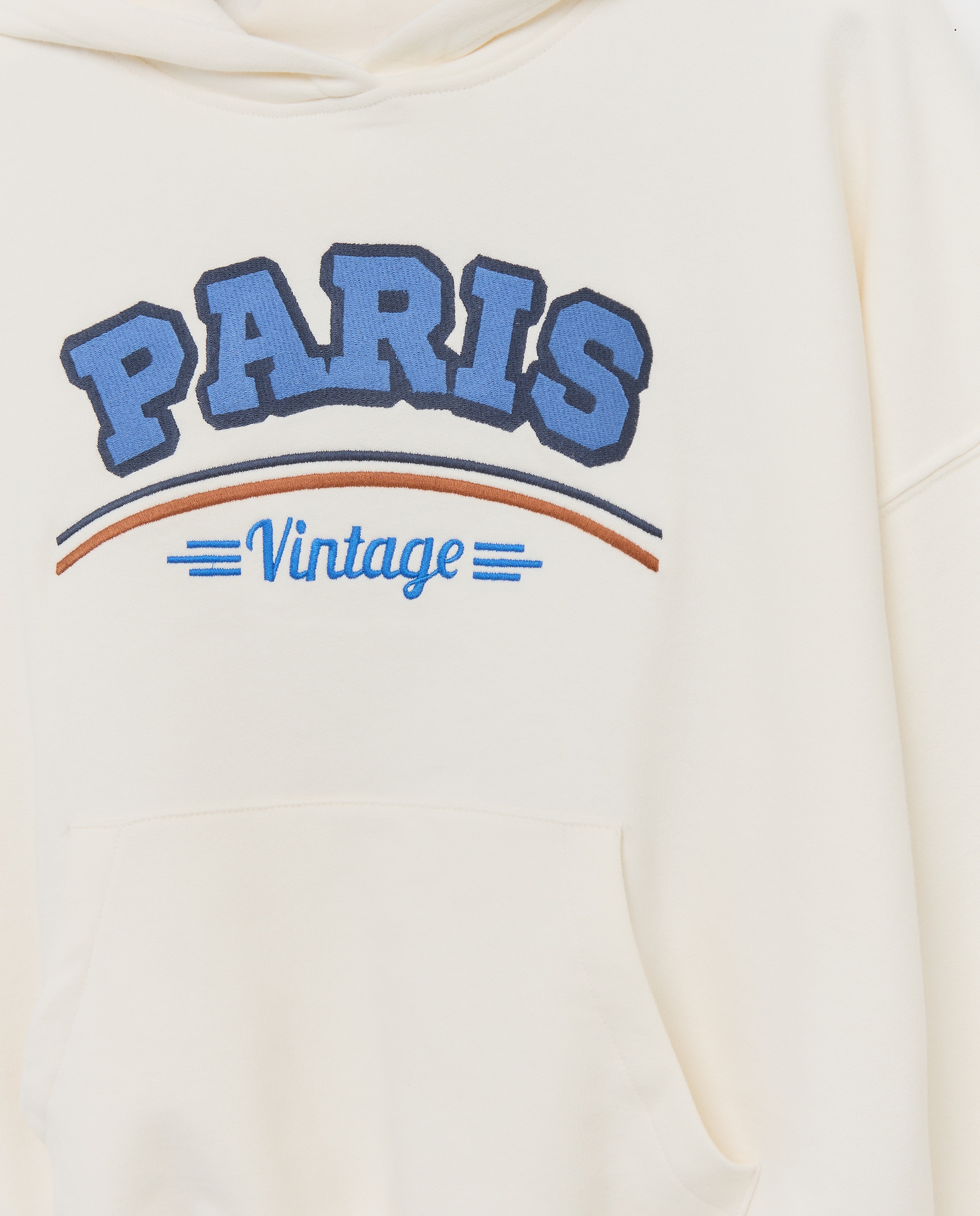 Sweatshirt Fechada com Capuz Oversize e com Estampado Posicional Varsity Bordado Branco-5