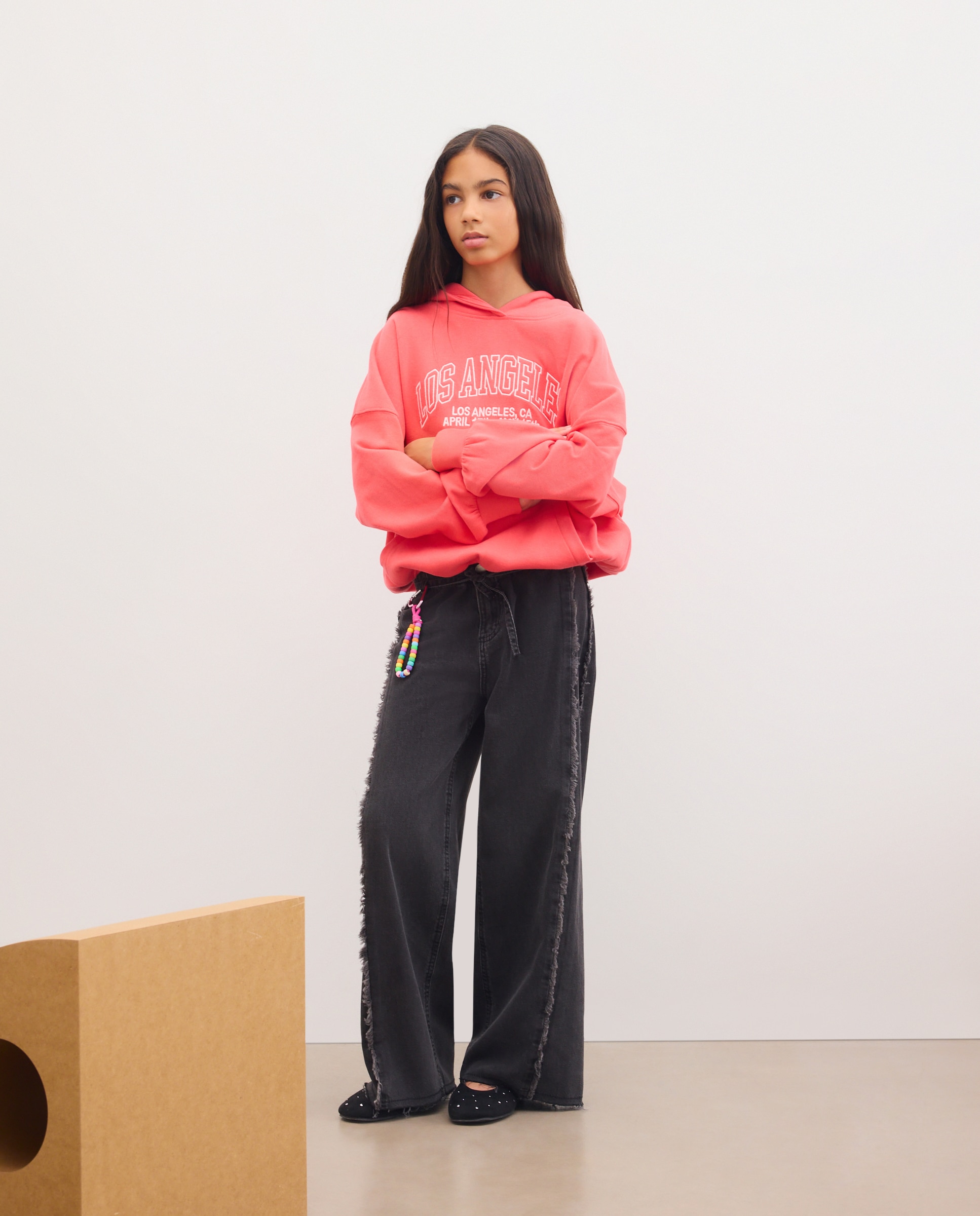 Imagem 0 de Sweatshirt Fechada com Capuz Oversize e com Estampado Posicional Varsity Bordado