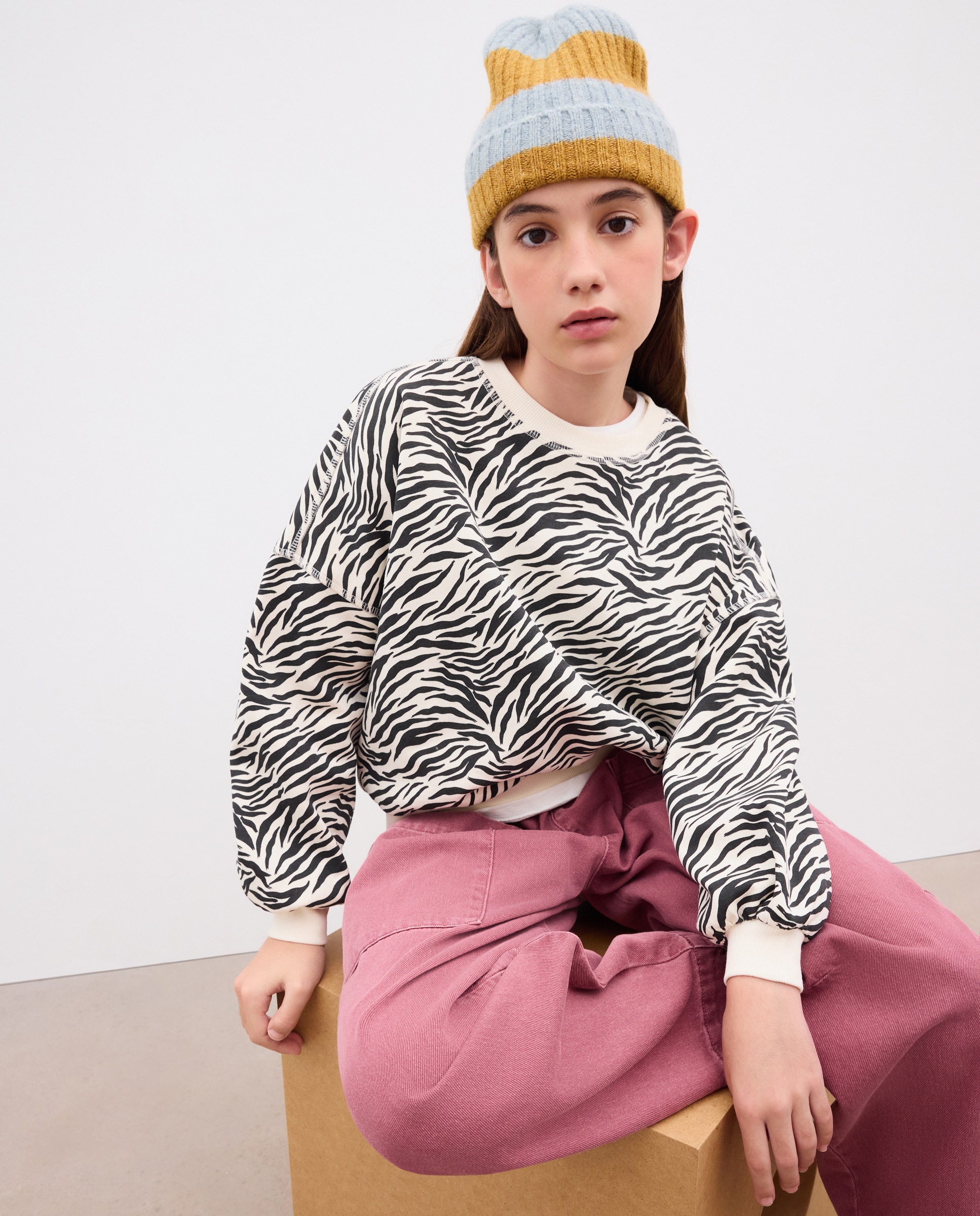 Sudadera cuello caja all over print animal cebra de niña - Kids El Corte Inglés - Gris Gris-1