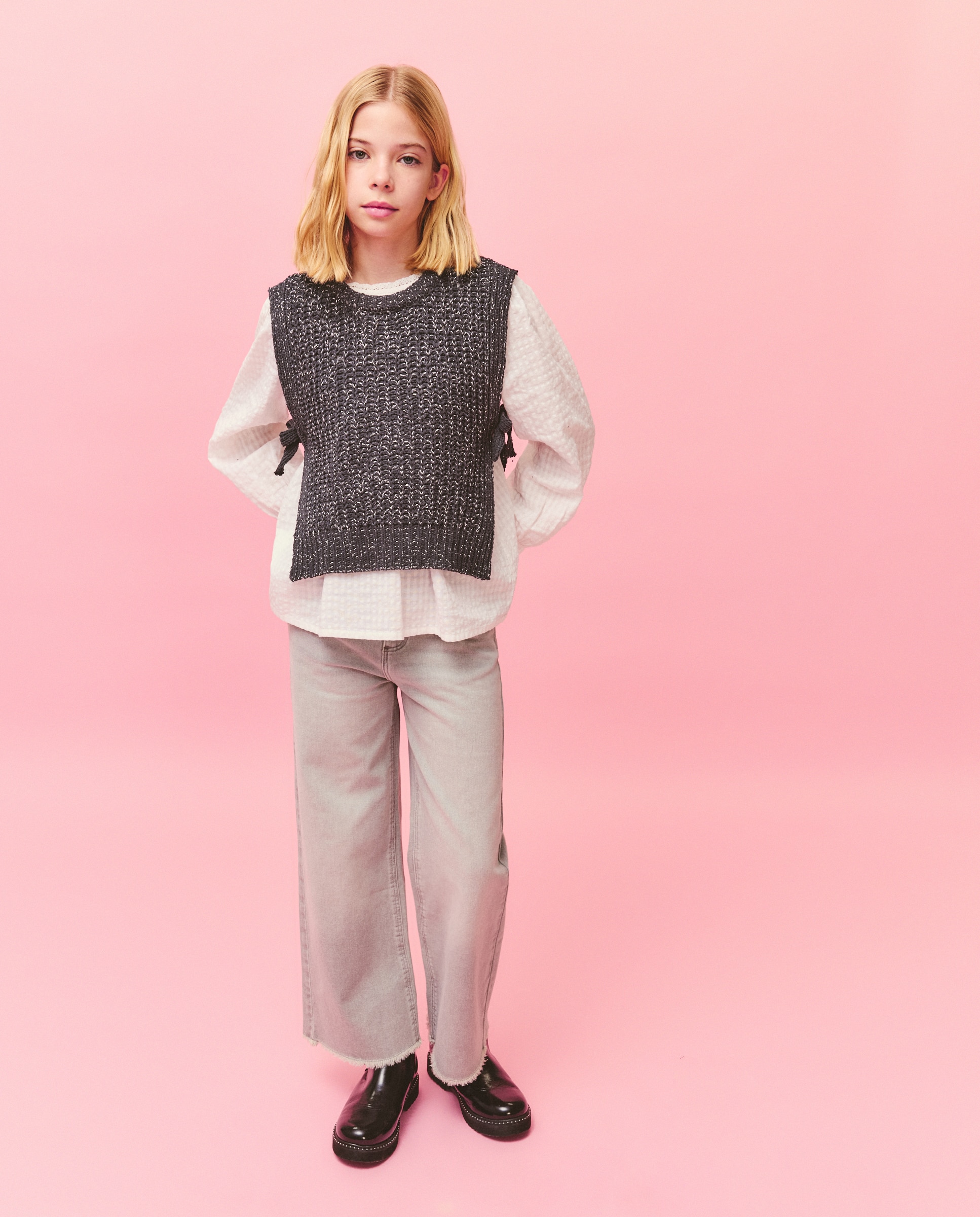 Colete de Tricot Chenille com Fio Metalizado e Laços Laterais Chumbo-2