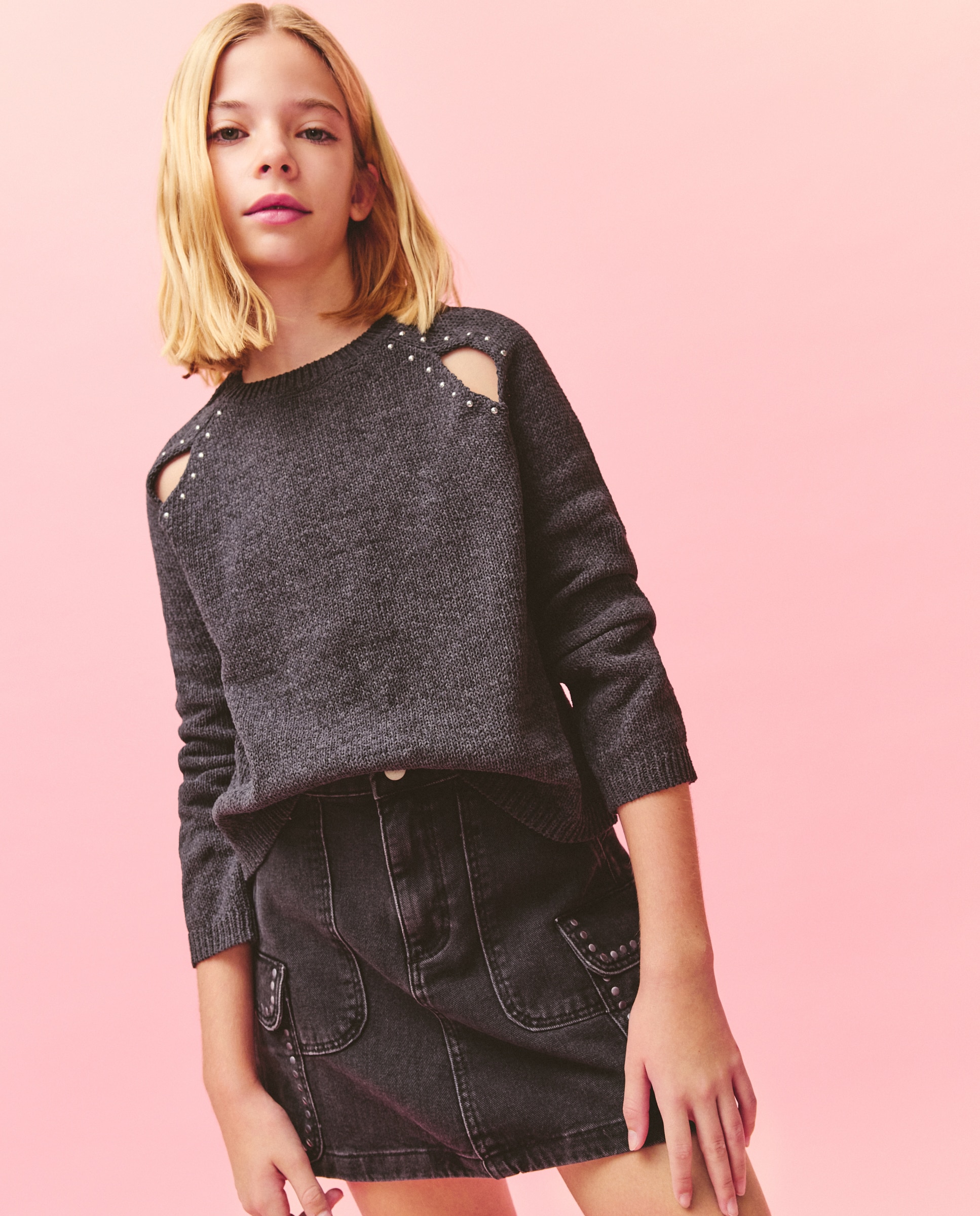 Imagem 0 de Camisola de Malha Chenille com Abertura no Ombro e Detalhe de Tachas