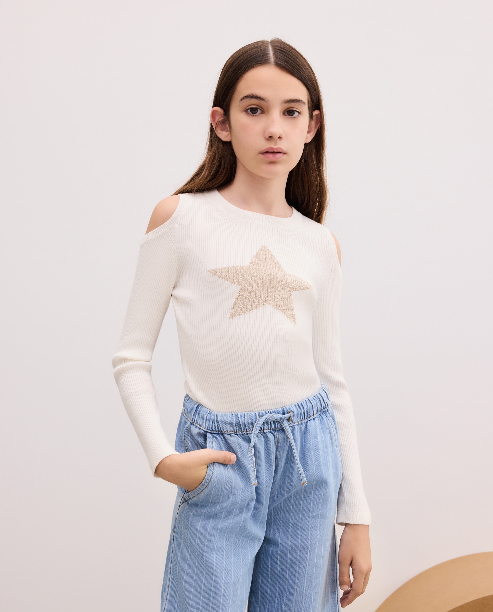 Imagem 0 de Camisola de Malha com Ombros Cut Out e Intársia com Estampado Posicional de Fantasia