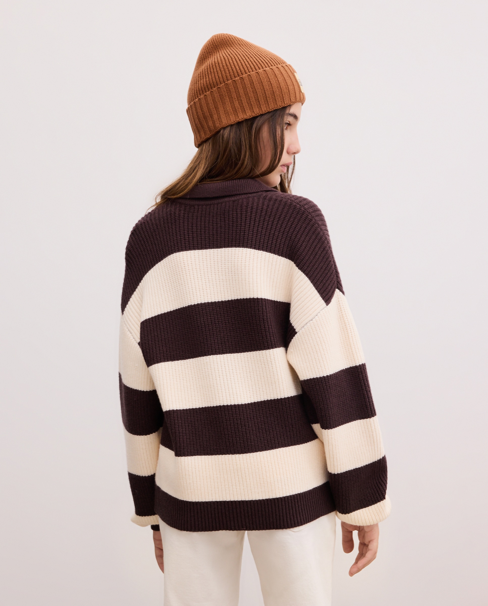 Camisola de Malha com Risca Bicolor e Colarinho de Polo Castanho-3