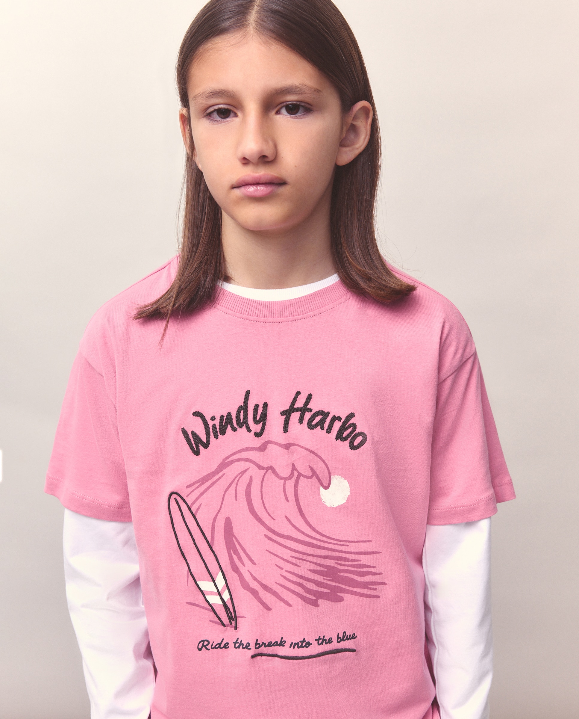 Imagen 0 de Camiseta manga corta bordado sobre print de niño