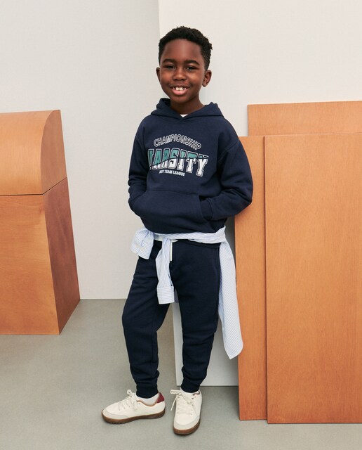 Imagen 0 de Conjunto 2 piezas sudadera capucha cerrada y pantalón largo de niño