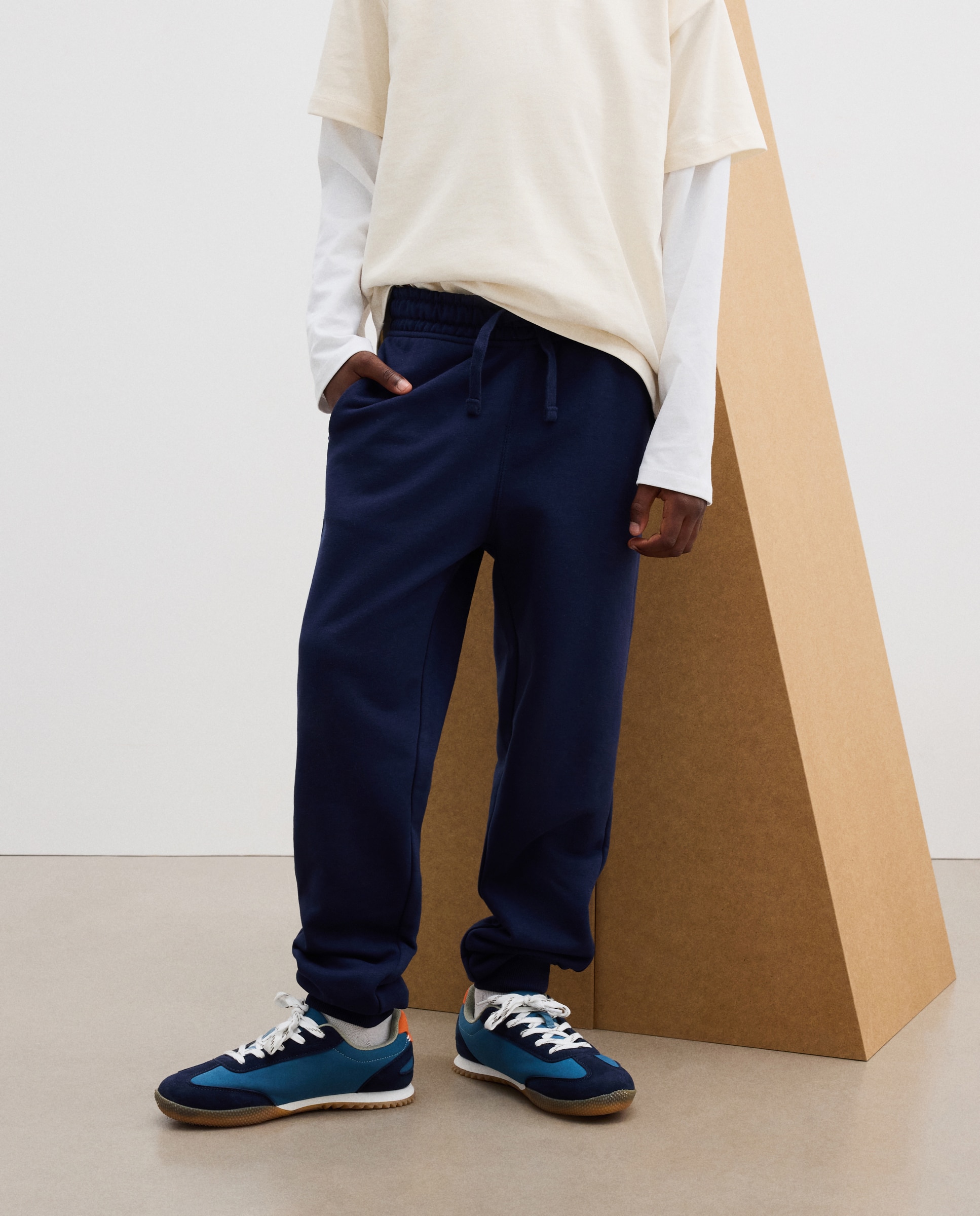 Imagen 2 de Pantalón de niño básico felpa liso - Kids El Corte Inglés - Azul marino Azul marino