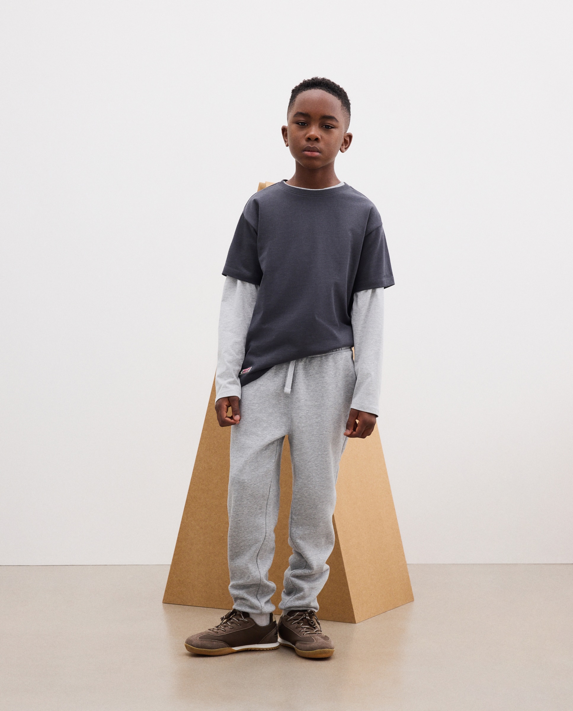 Imagen 1 de Pantalón de niño básico felpa liso - Kids El Corte Inglés - 820 Gris medio 820 Gris medio