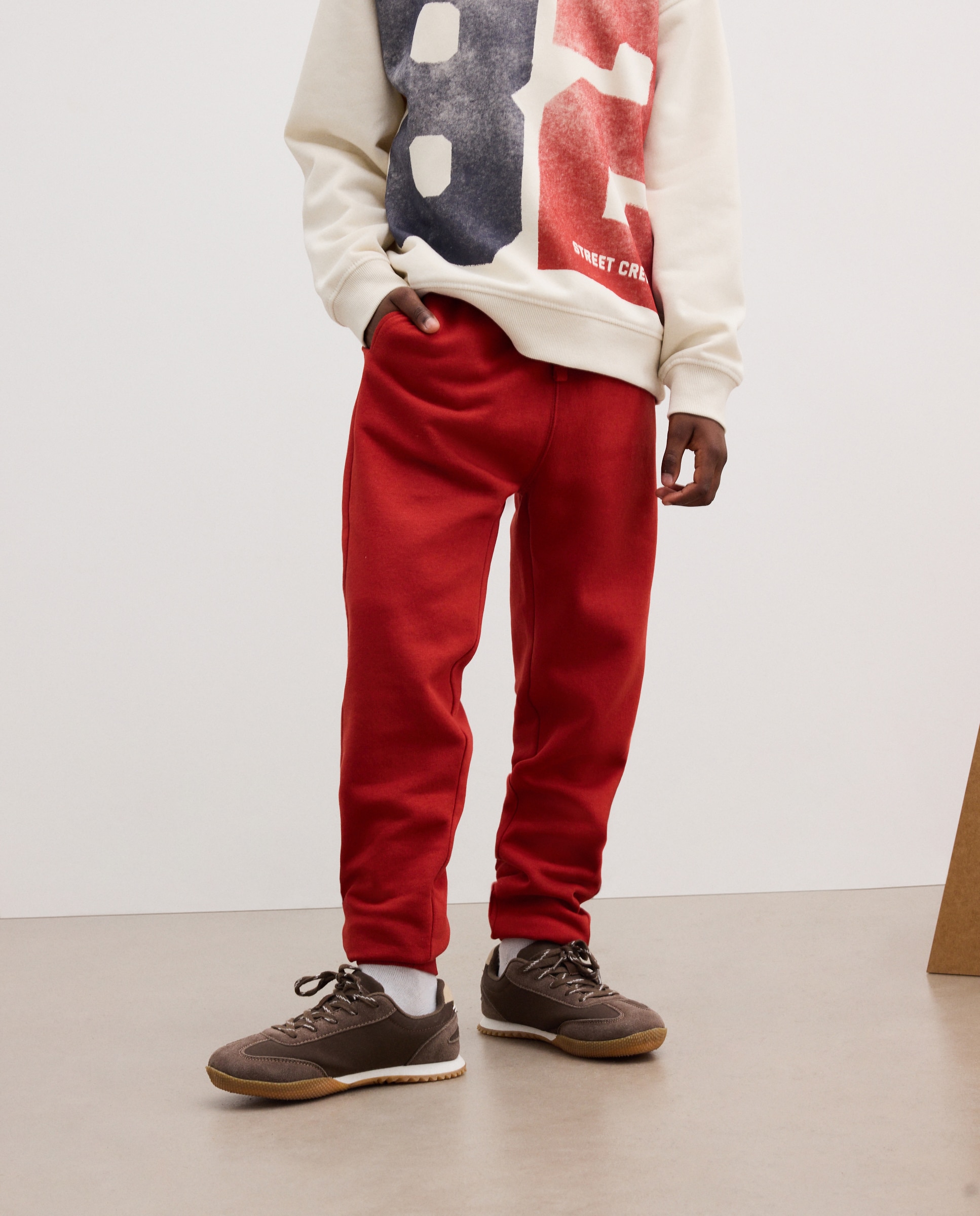 Imagen 2 de Pantalón de niño básico felpa liso - Kids El Corte Inglés - 600 Rojo 600 Rojo