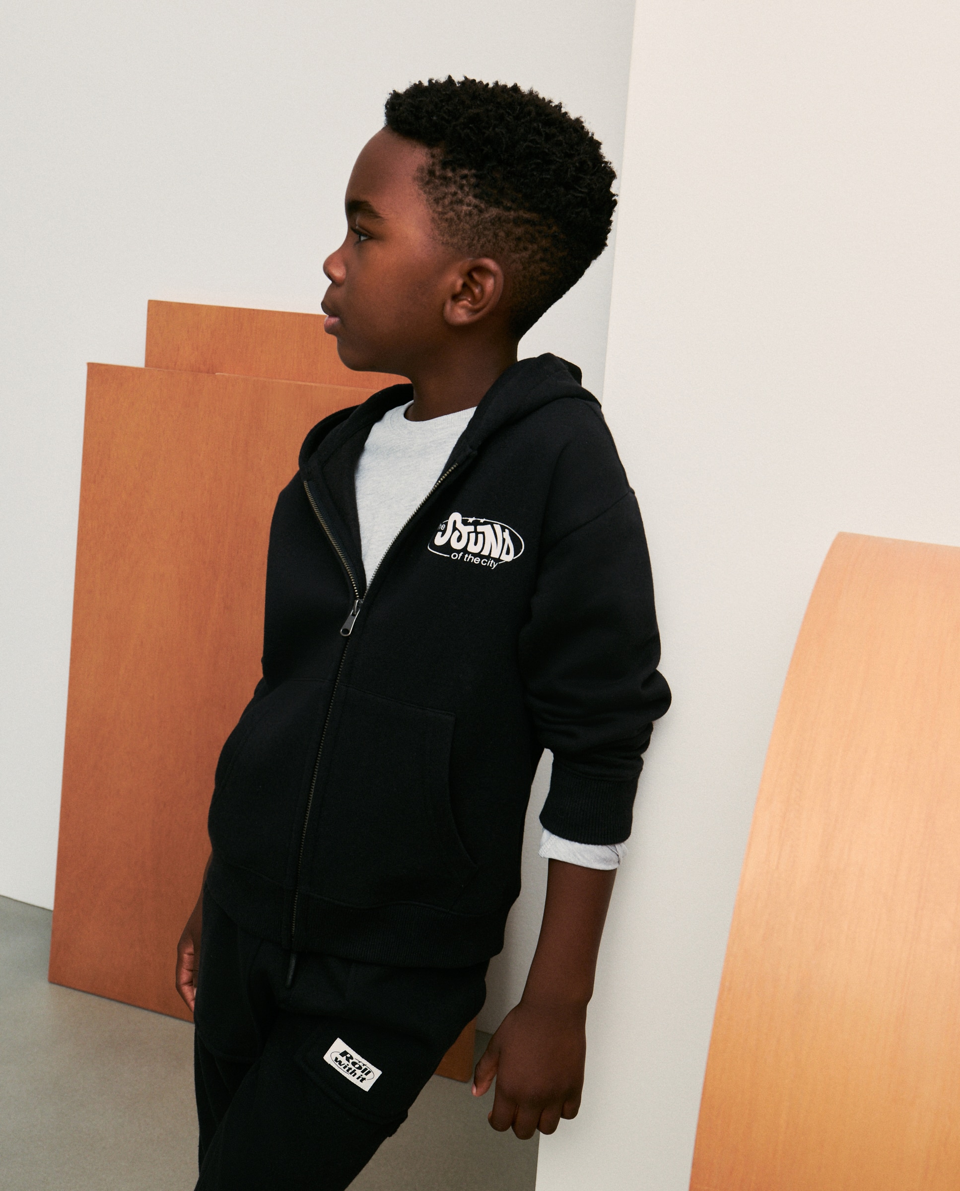 Sweatshirt Aberta com Capuz Preto-2