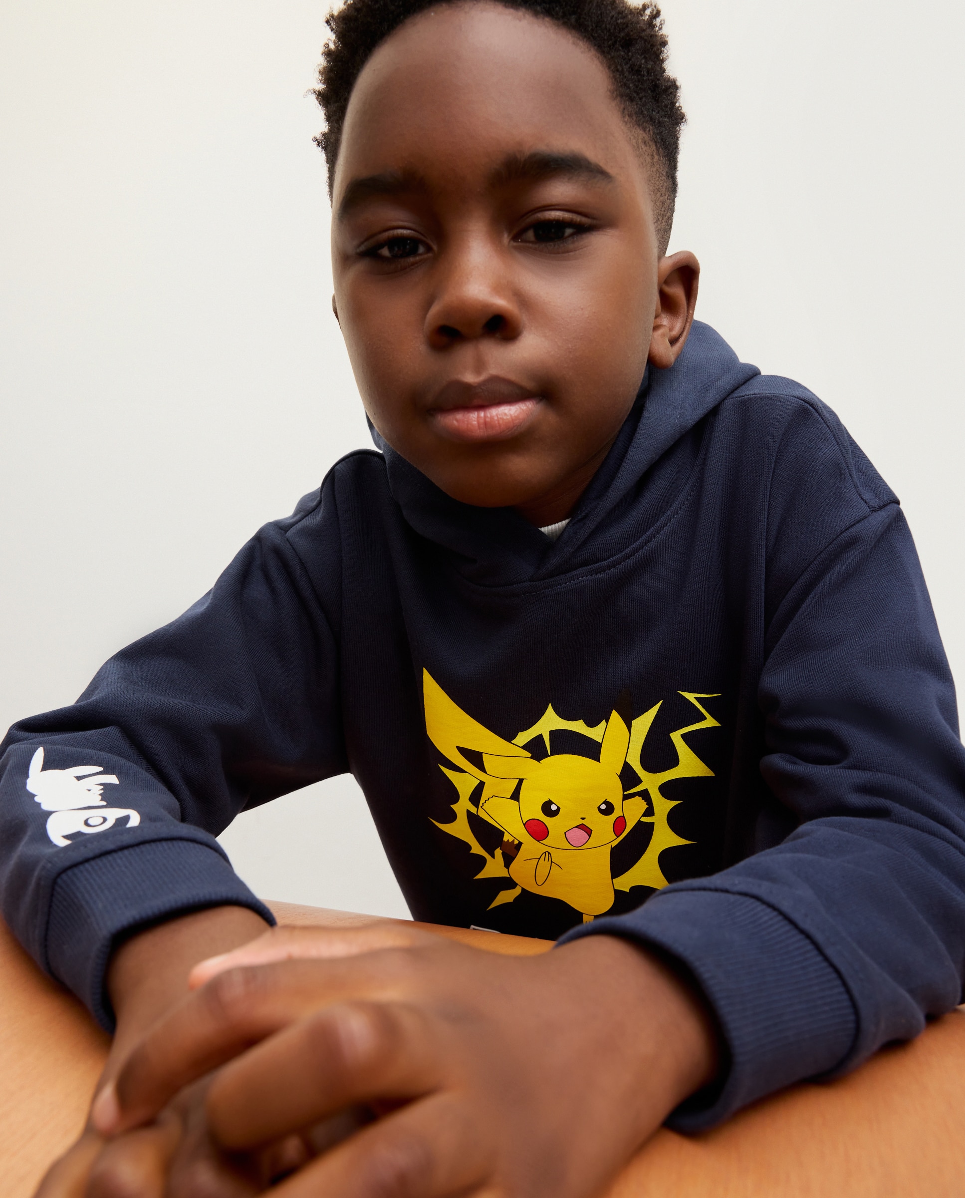 Sweatshirt Pokémon Fechada com Capuz Cinzento-1