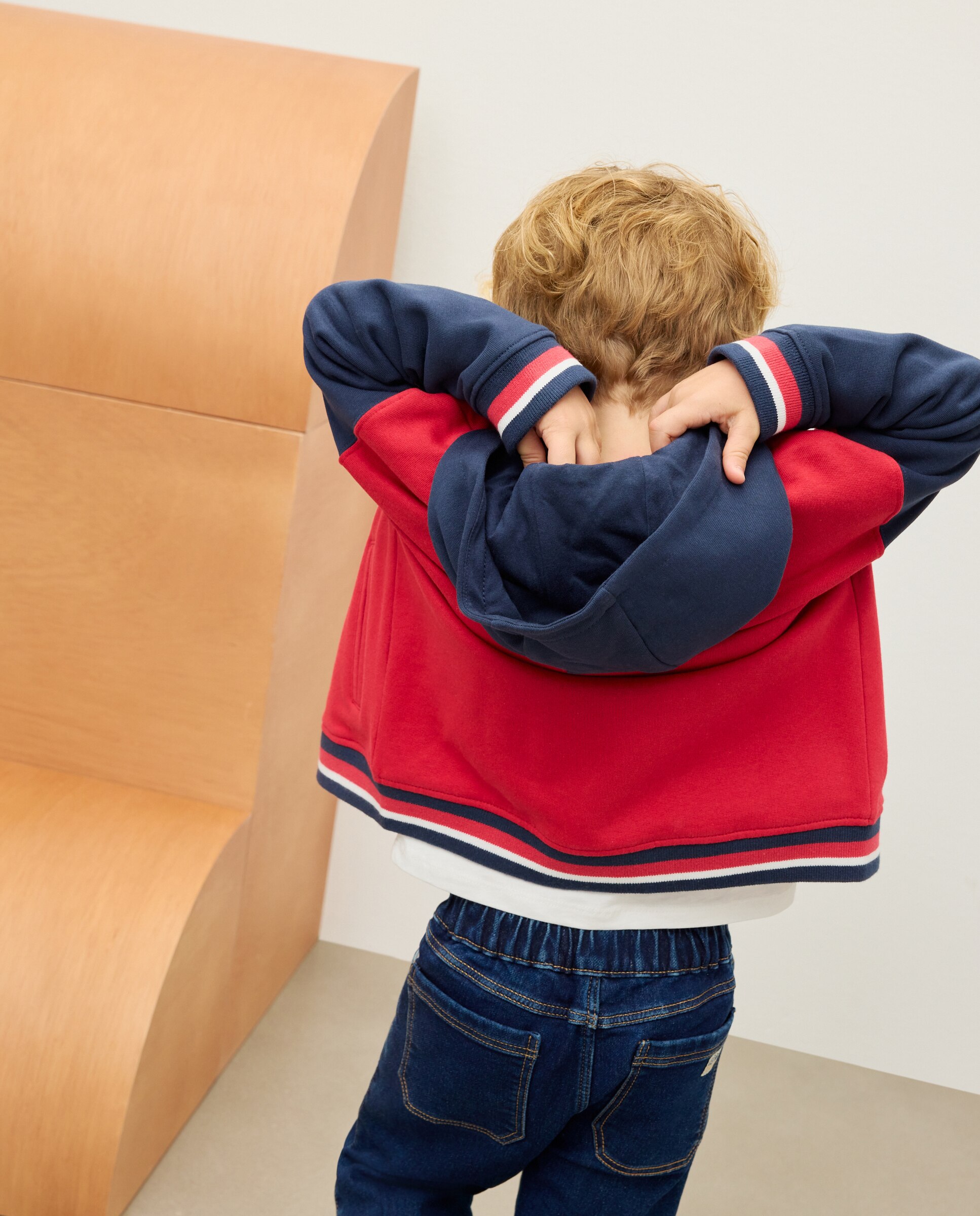 Sweatshirt Tipo Blusão Bomber com Capuz Vermelho-3