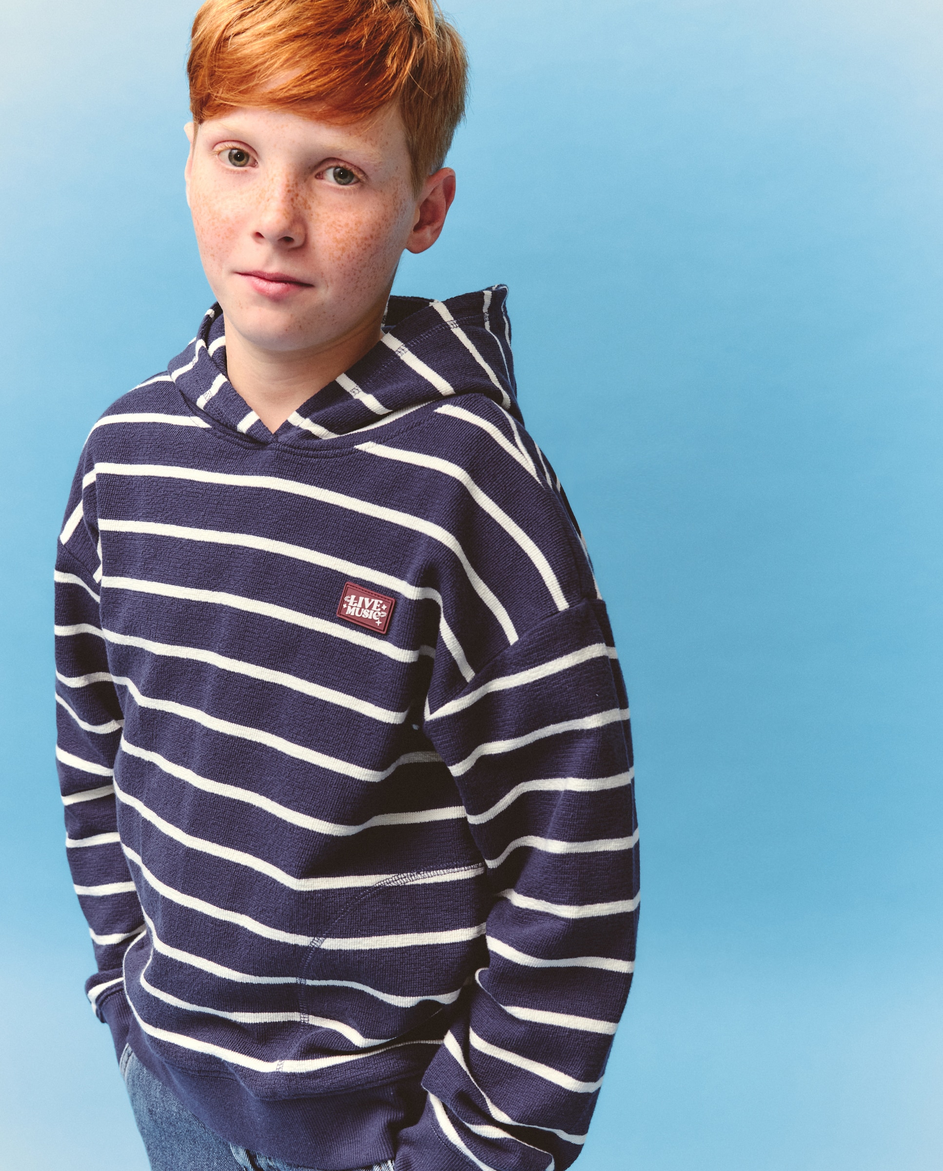 Imagem 0 de Sweatshirt Fechada às Riscas com Capuz