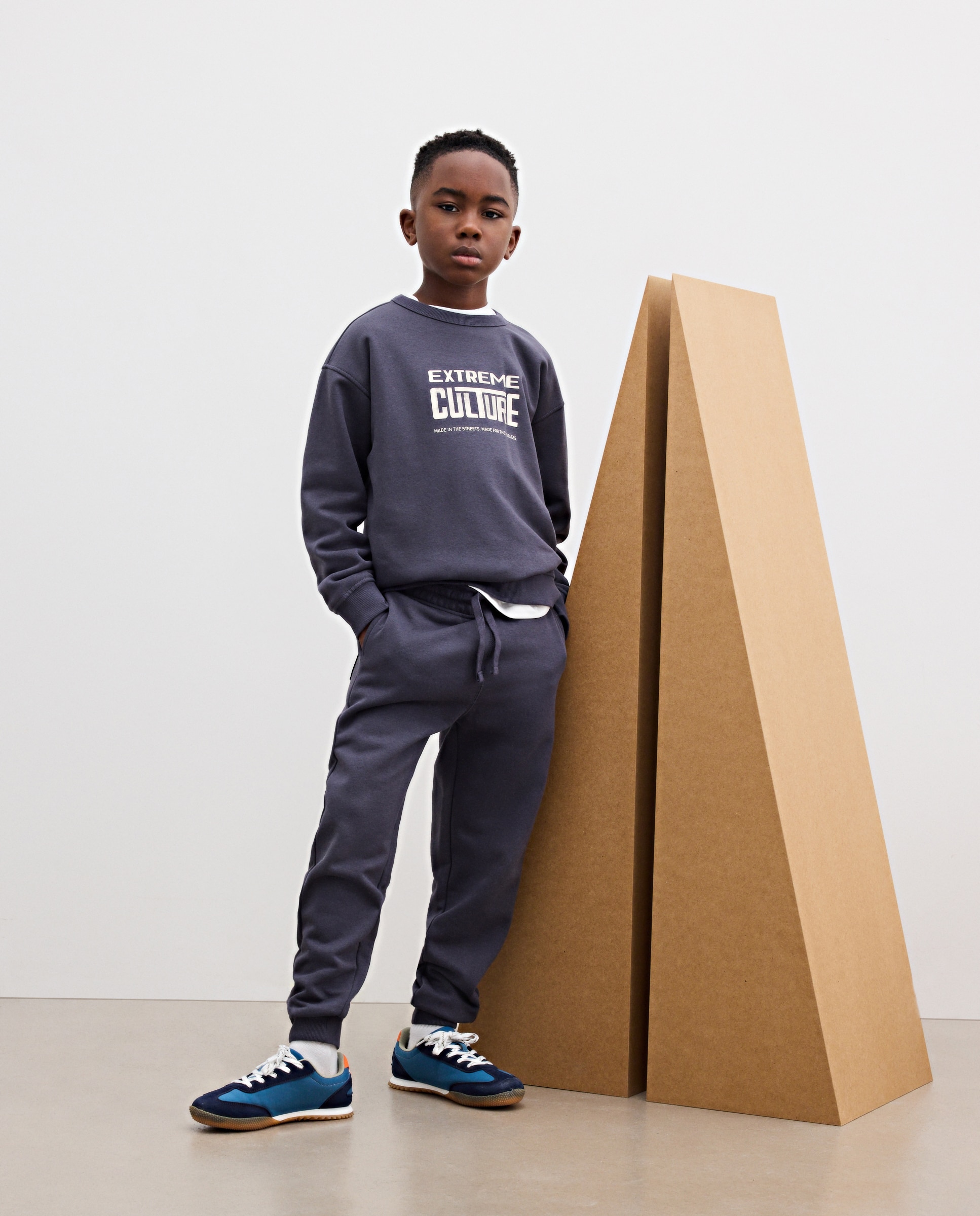 Sweatshirt Básica com Gola Redonda e Fantasia Preto-2