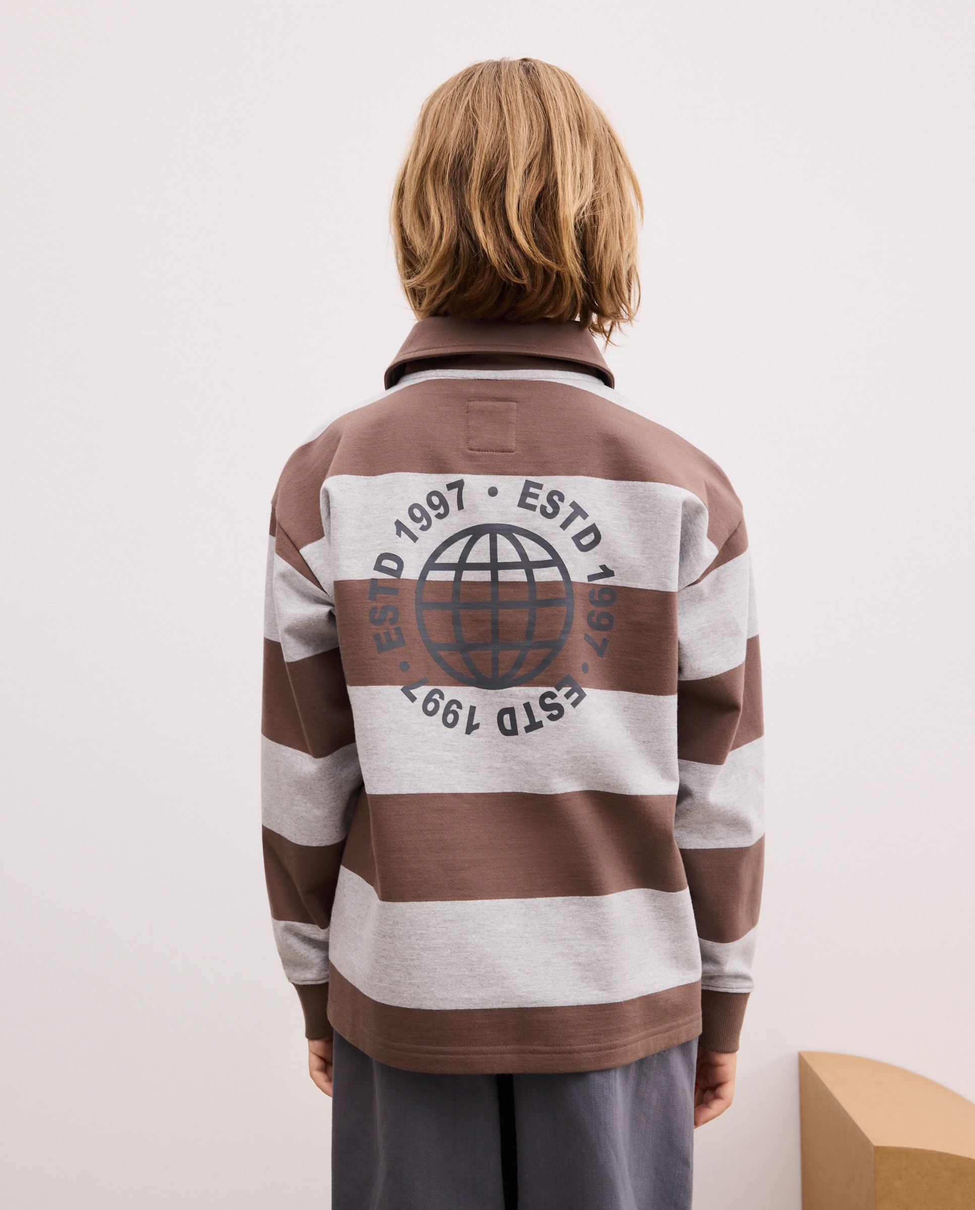 Sweatshirt Fechada às Riscas com Colarinho de Polo Castanho-3