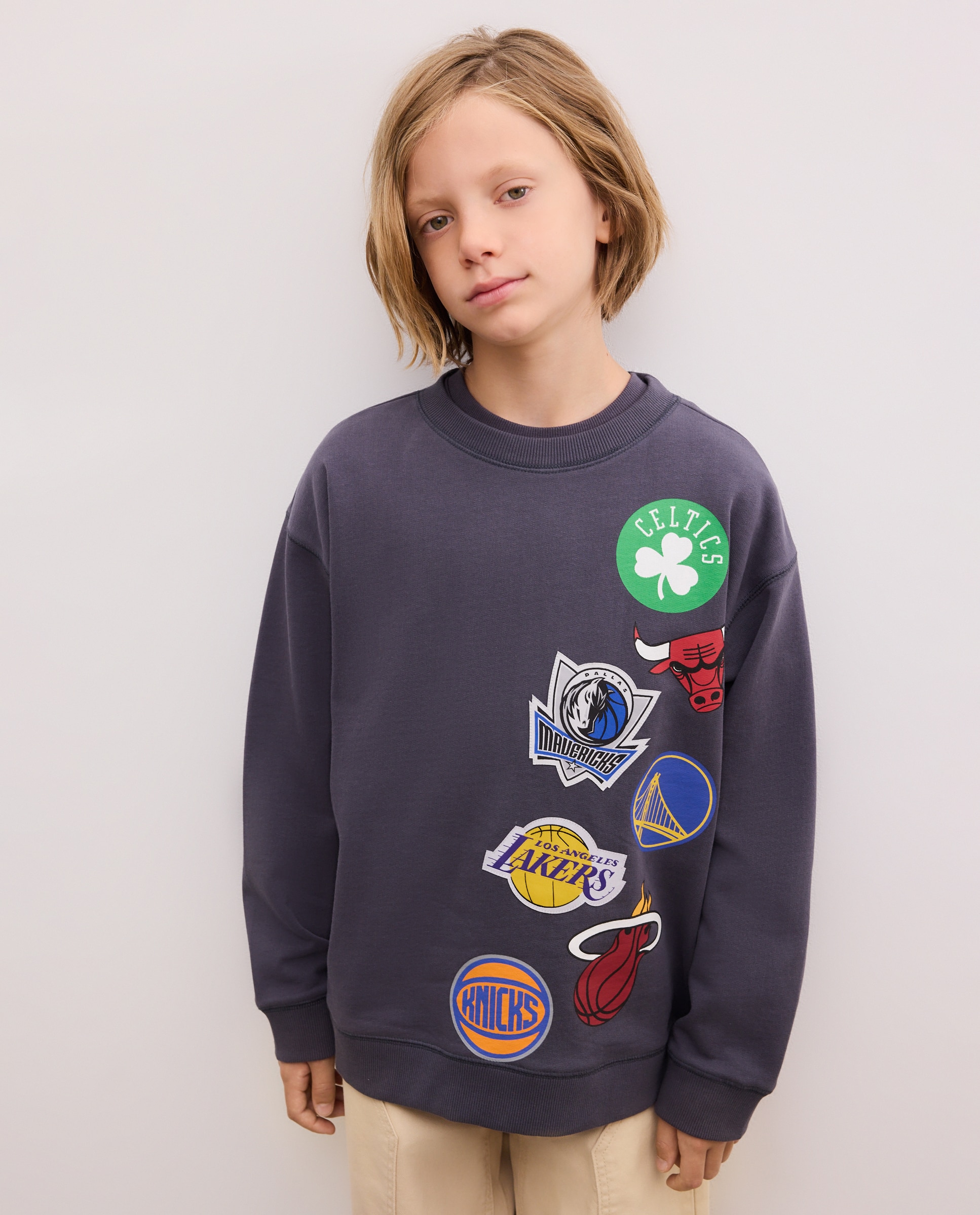 Imagem 0 de Sweatshirt Fechada com Gola Redonda e Fantasia NBA