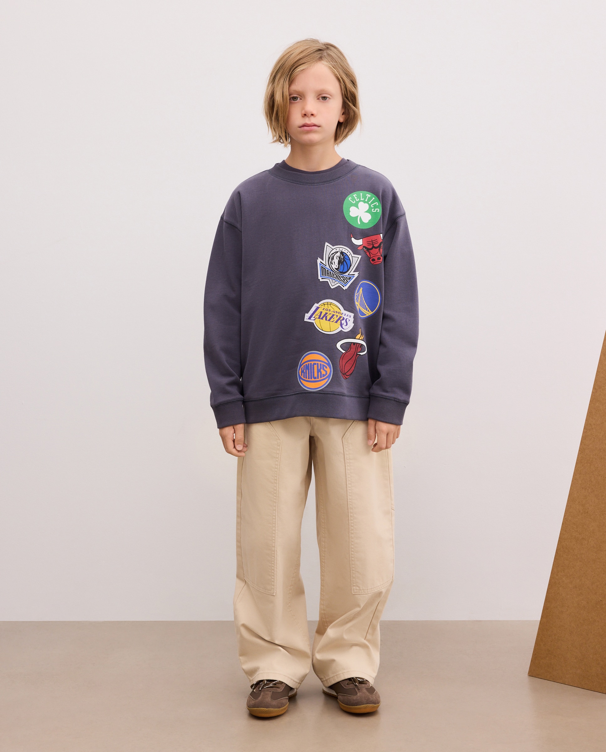 Sweatshirt Fechada com Gola Redonda e Fantasia NBA Cinzento-2