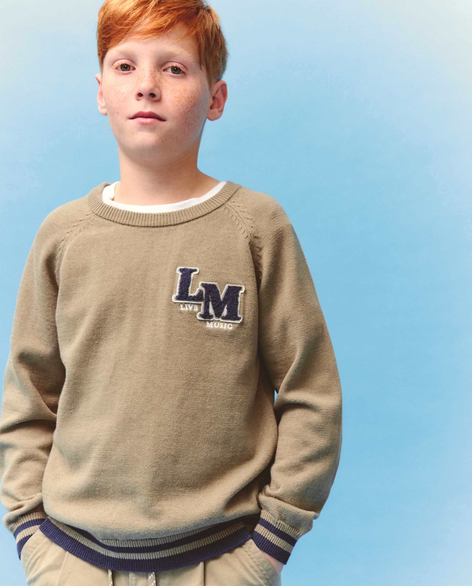 Imagem 0 de Camisola de Malha com Letra e Emblema