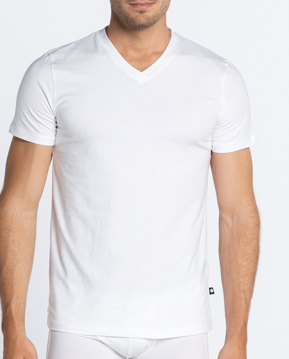 Imagen 0 de Camiseta interior de hombre de manga corta y cuello pico, 100% algodón peinado. Costuras interiores planas Negro