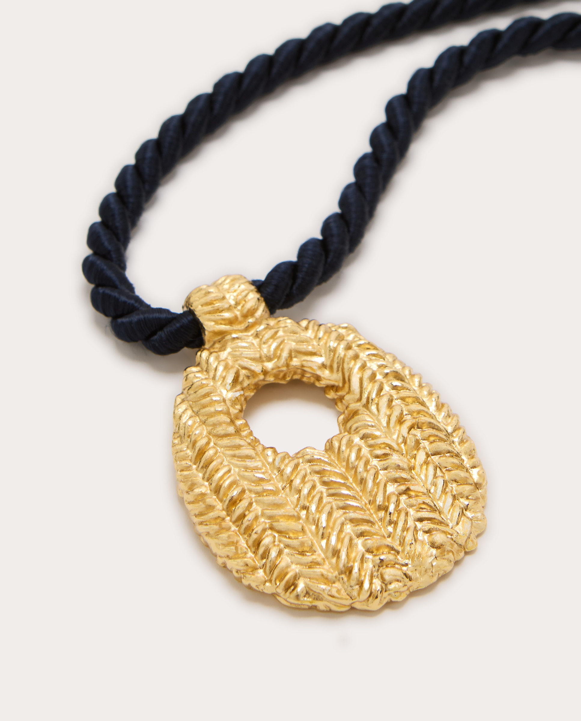 Colgante Manuela de metal dorado texturizado - Oro Oro-1