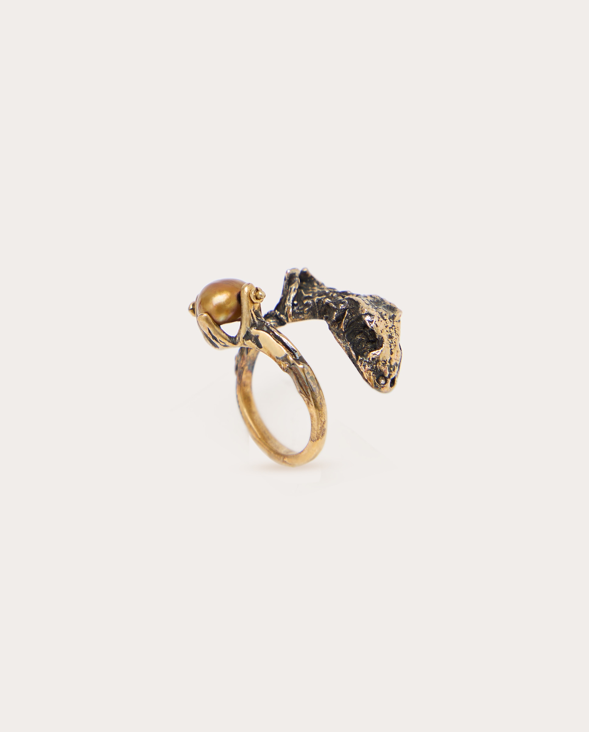 Imagen 1 de Anillo salamandra con perla dorada Oro