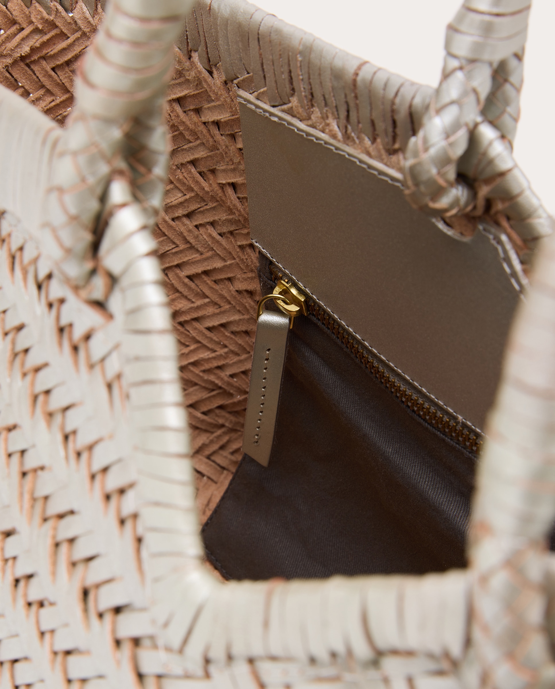 Mala Shopper Crudelia em pele Prata-4