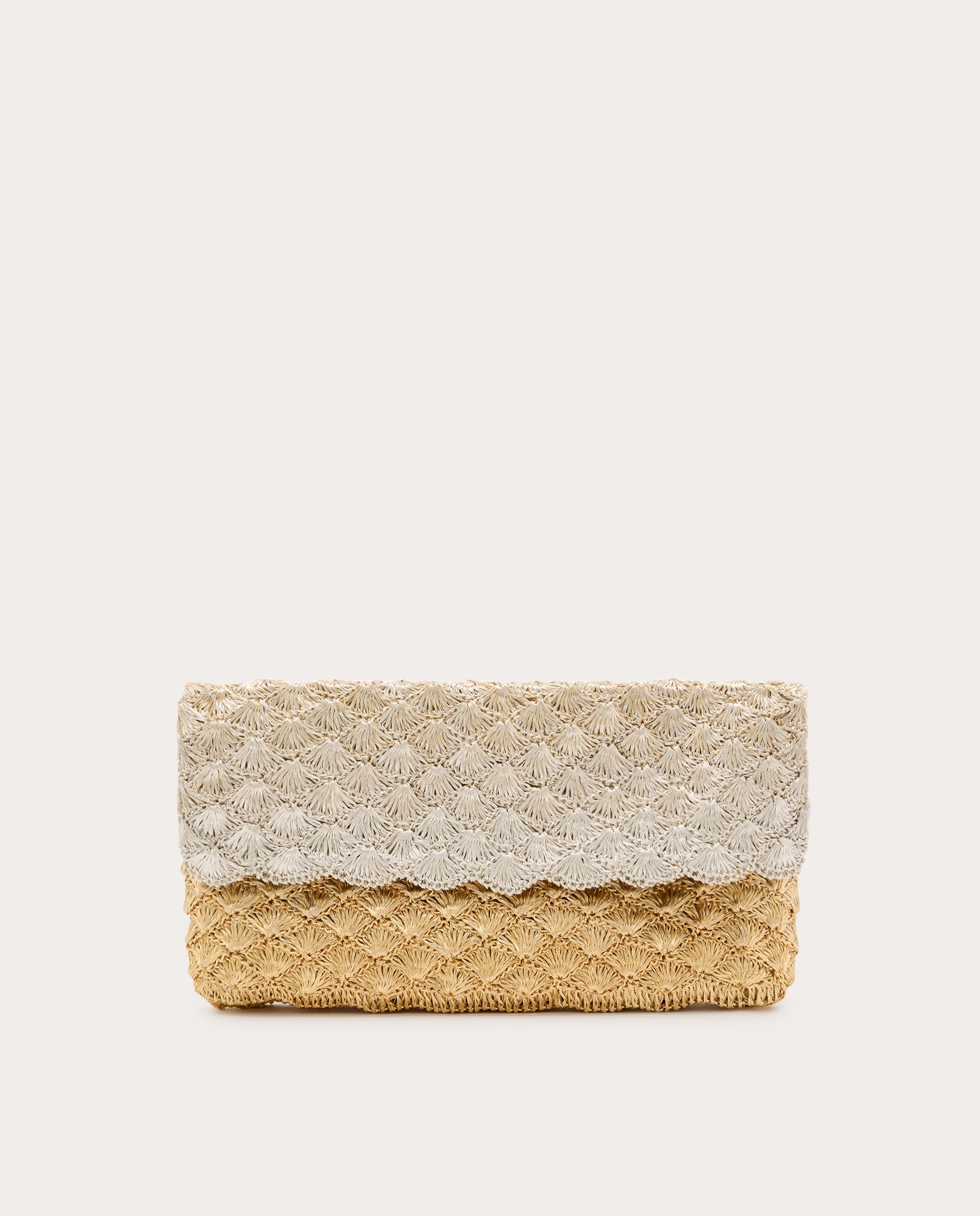 Bolso de hombro Kaia Seashell C, tipo bombonera y tejido a mano en hilos de cobre. Correa ajustable.