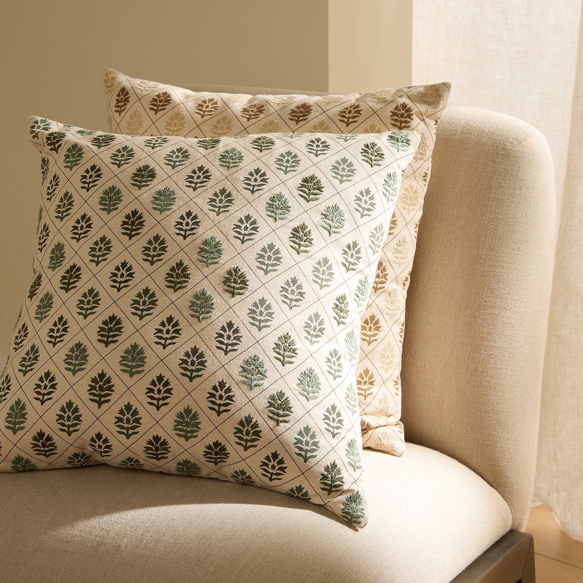 Imagen 0 de Funda de cojín bordada Analisa