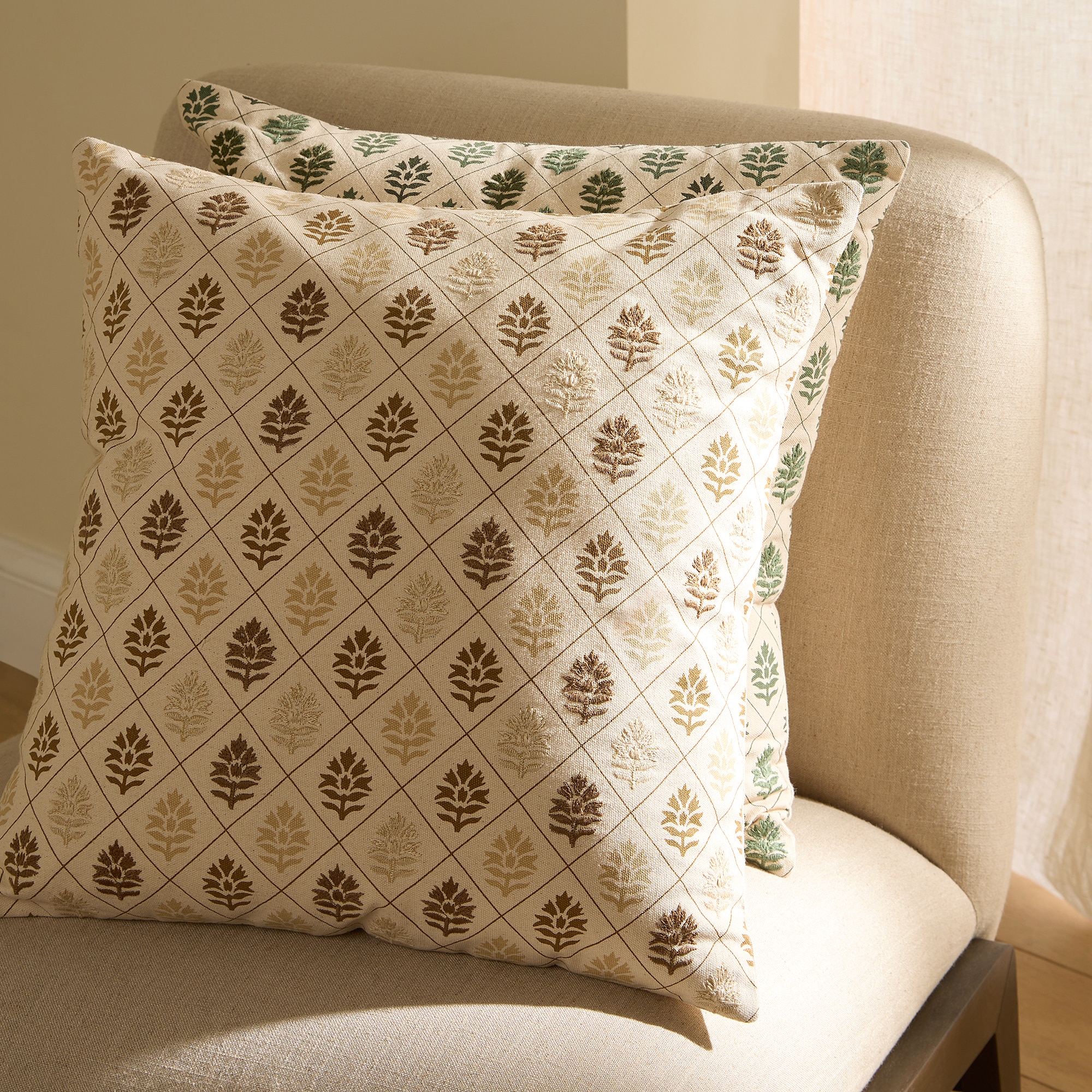 Imagen 0 de Funda de cojín bordada Analisa