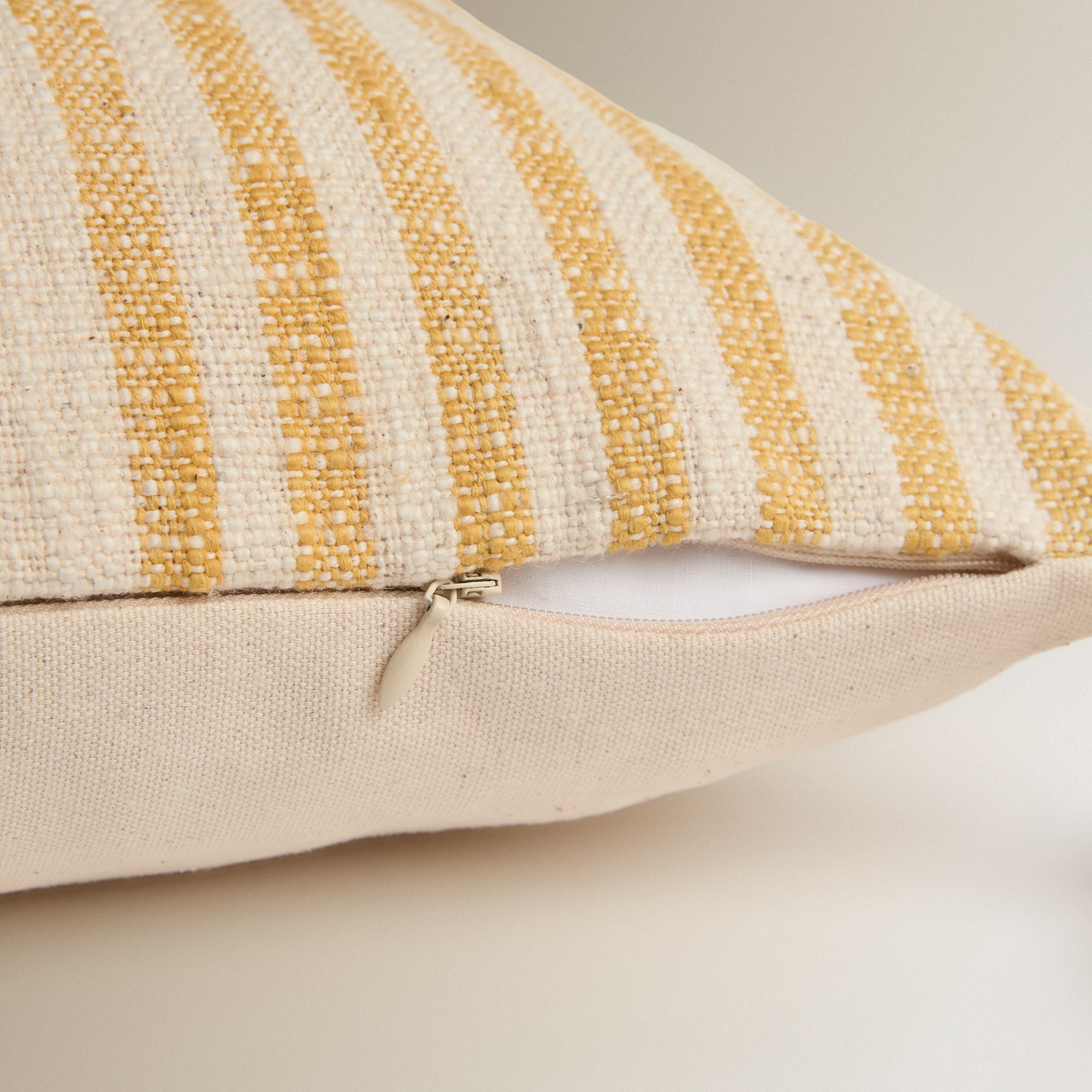 Funda de cojín Gavin Mostaza-3