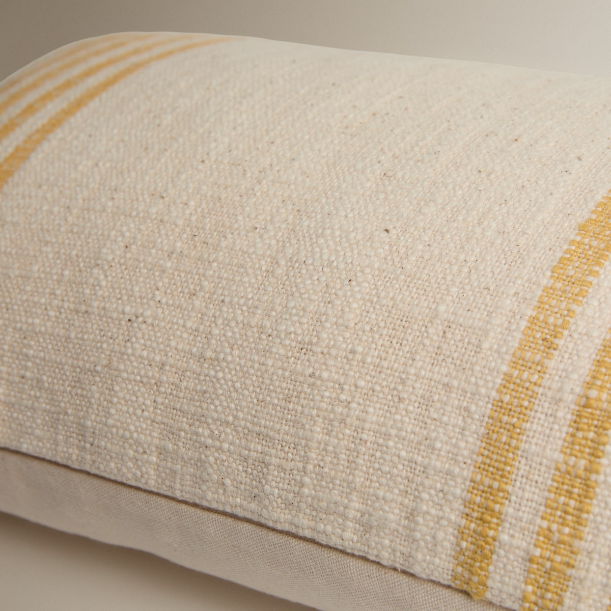 Funda de cojín Gavin Mostaza-4