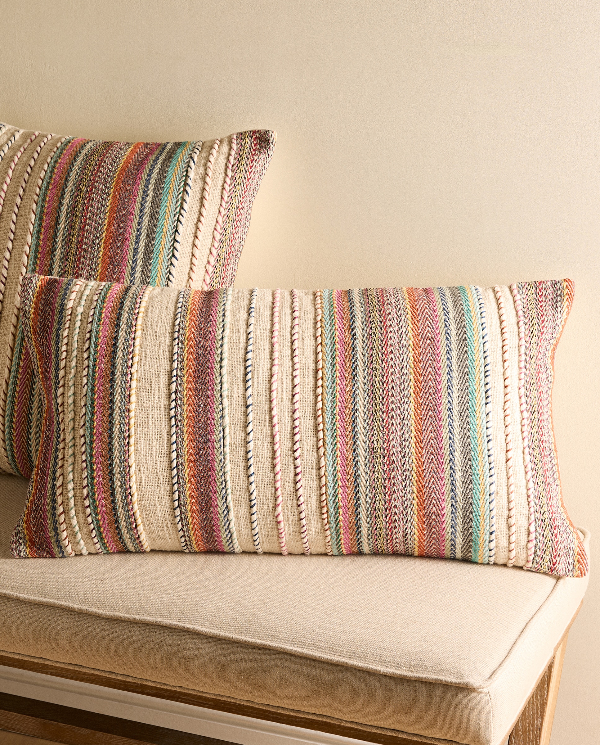 Almofada Decorativa Retangular Bordada Noto Multicolor-1